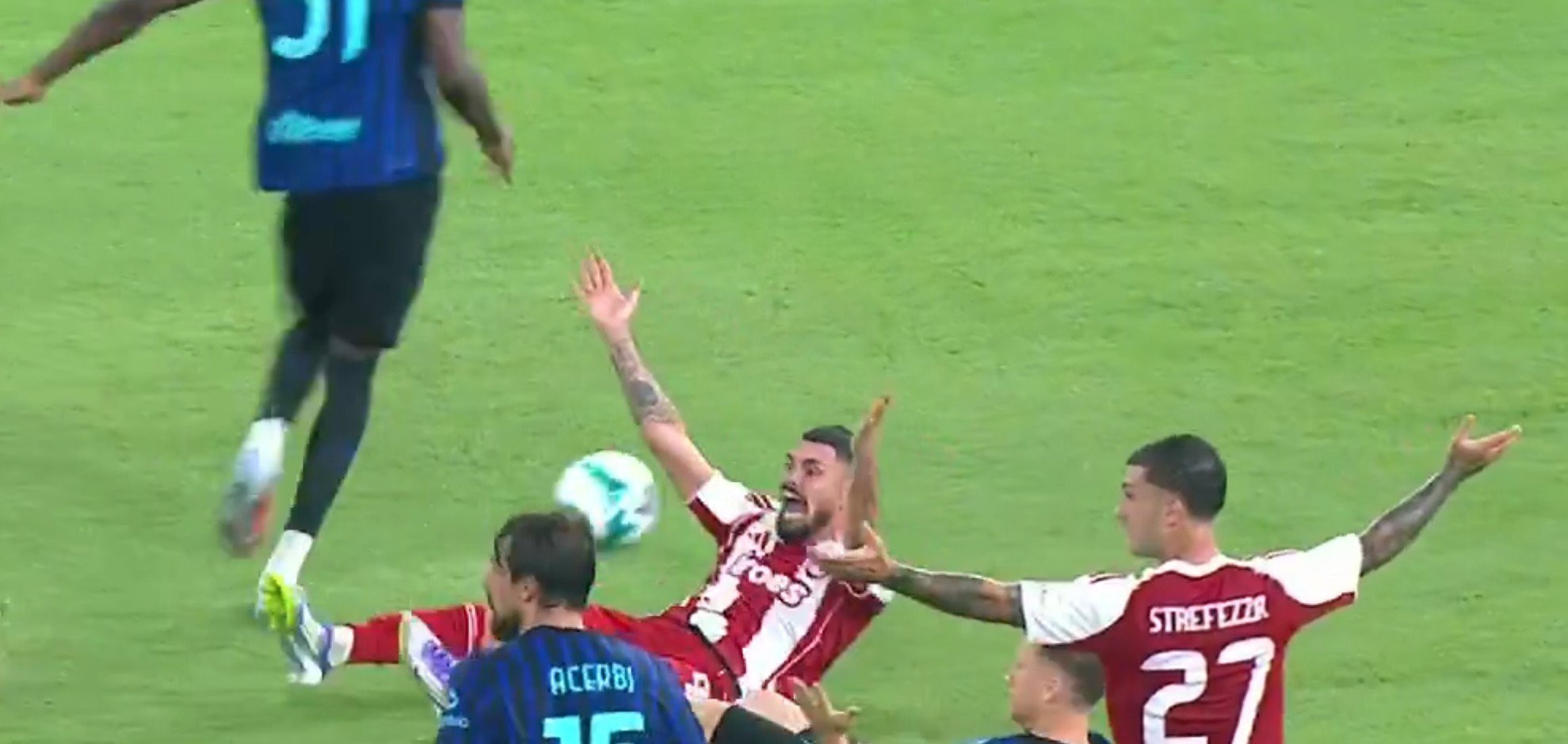 Ο Ολυμπιακός δεν πήρε πέναλτι κόντρα στην Ίντερ (video)