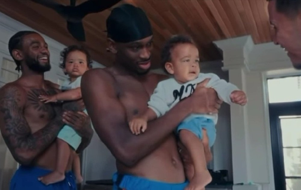 Δύο ξαδέλφια NBAers μεγαλώνουν μαζί τα παιδιά τους (video)