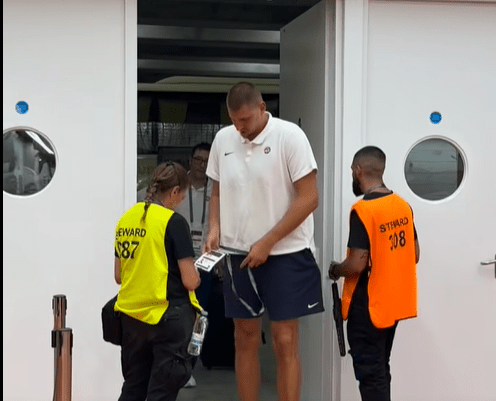 Ο Γιόκιτς χρειάστηκε να δείξει τη διαπίστευσή του για να μπει στο «Σπύρος Κυπριανού»