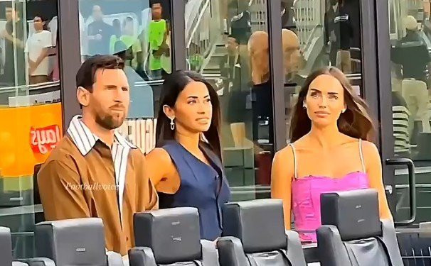 Ο Μέσι έκανε... ντρίμπλα και η Αντονέλα δεν είδε τη ματιά που έριξε σε άλλη γυναίκα (video)