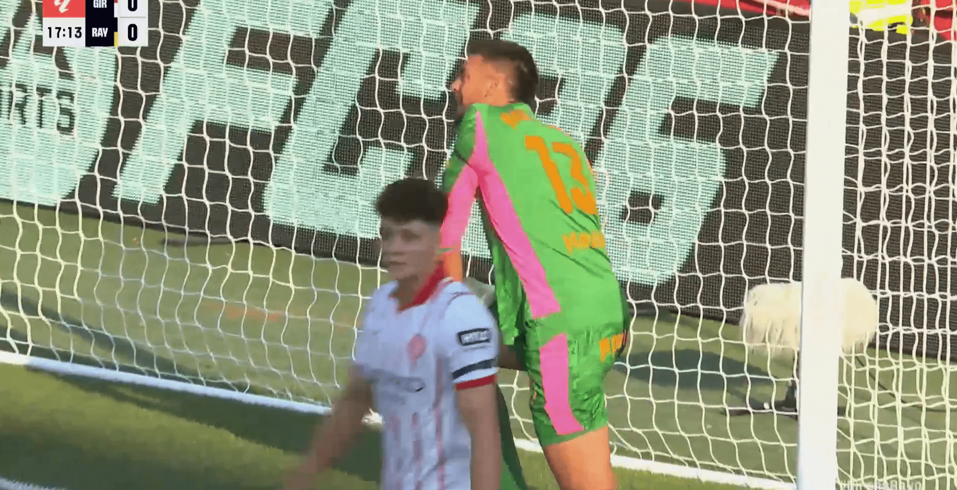 Καταστροφική εμφάνιση για τον Γκαζανίγκα: Χάρισε δυο γκολ, έκανε πέναλτι κι αποβλήθηκε σε μισή ώρα (video)