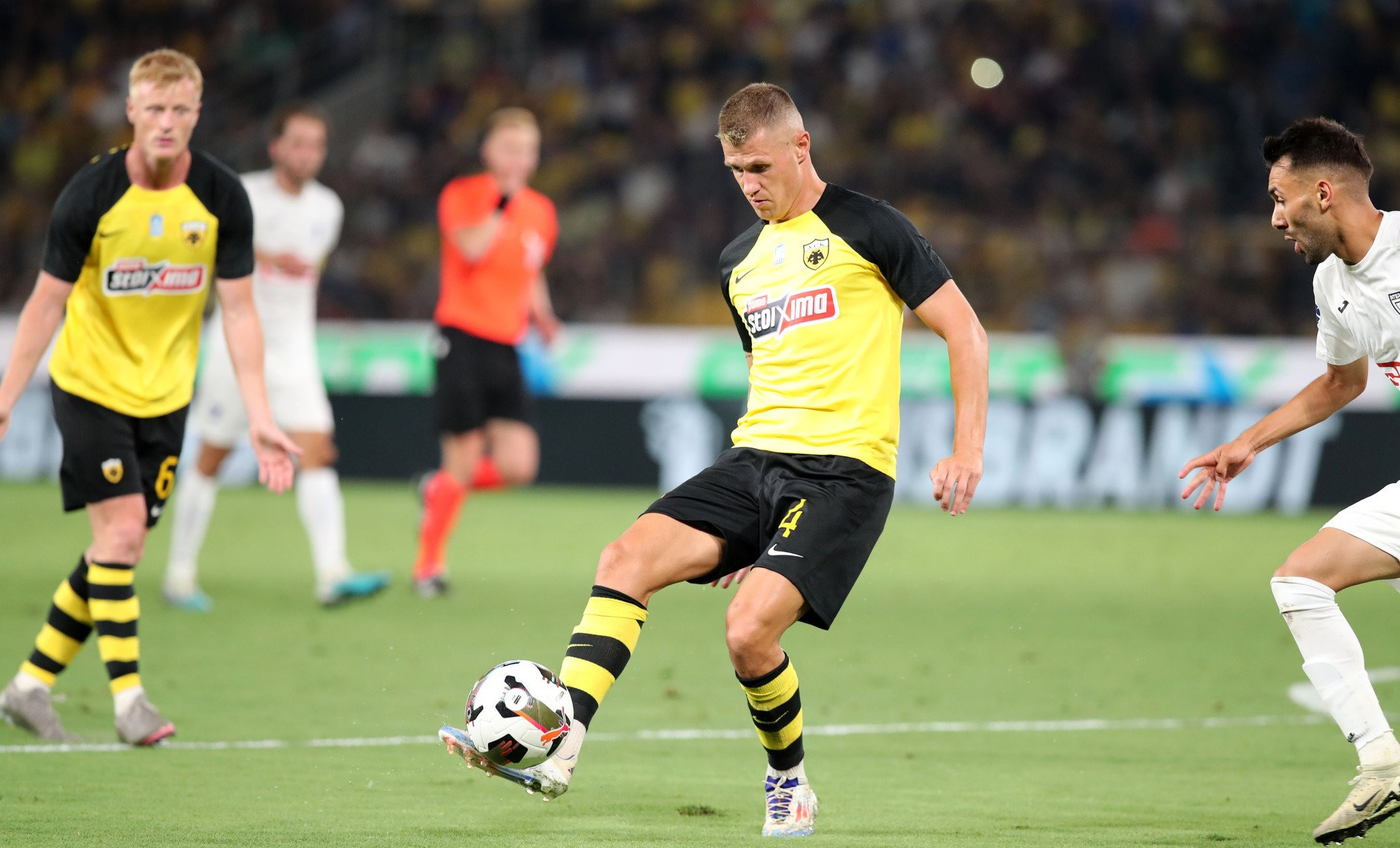 Στην Πολωνία για τις τελικές συζητήσεις με τη Λέγκια ο Σιμάνσκι