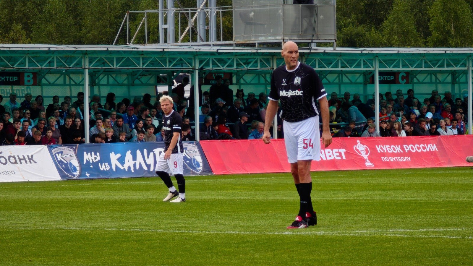 Ο ψηλότερος παίκτης στην ιστορία του ποδοσφαίρου: Ένας πρώην παίκτης του NBA με ύψος 2,26 μέτρα!