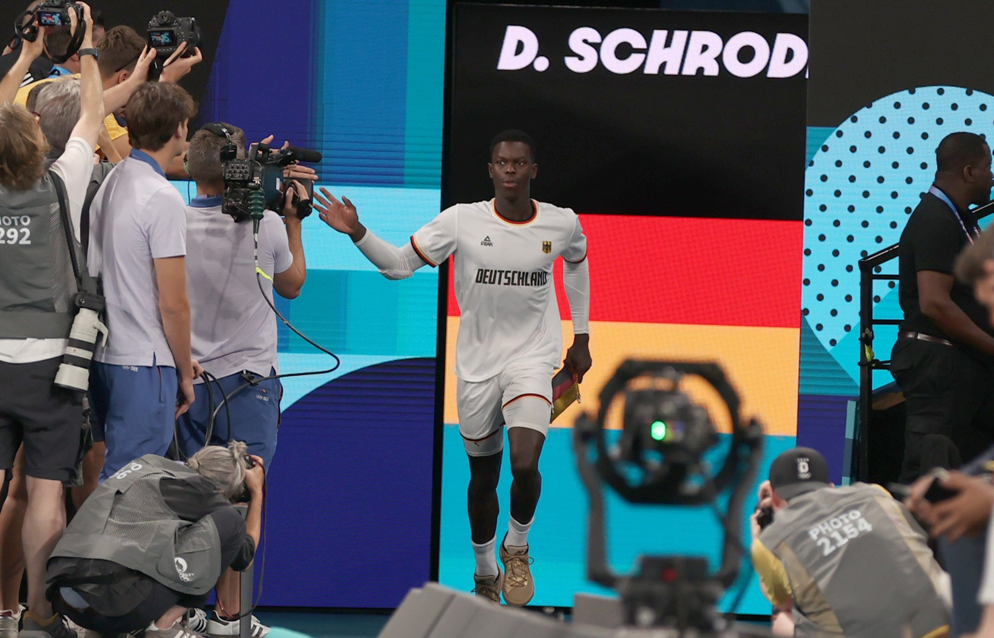 Σρέντερ: «Η Γερμανία δεν θα με αγαπήσει ποτέ όσο τον Νοβίτσκι, λόγω του δέρματός μου»