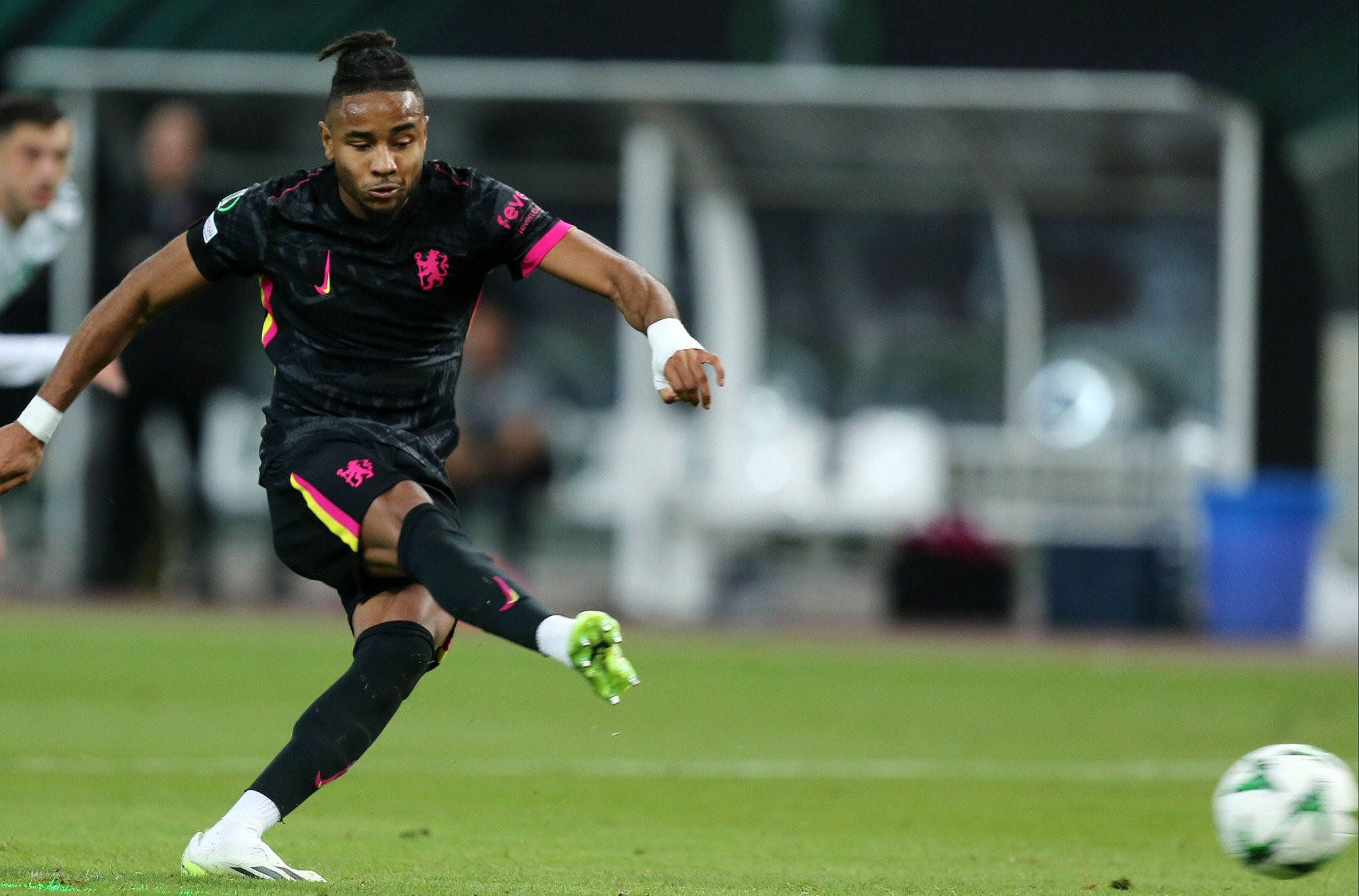 «Αδειάζει» το ρόστερ της Τσέλσι: Στην Μίλαν ο Ενκουνκού