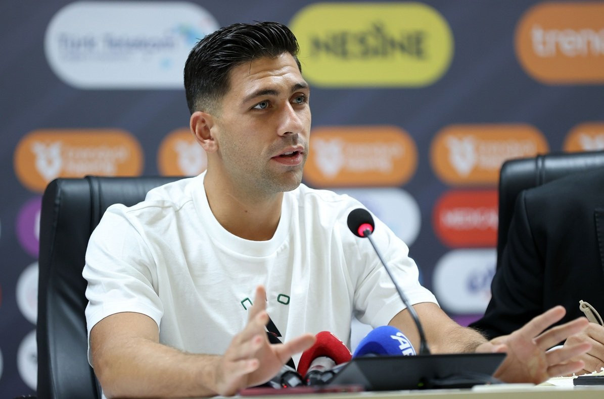 Μπακασέτας: «Το ποδόσφαιρο ενώνει - Οι διχαστικές δηλώσεις και τα πανό δεν έχουν θέση στα γήπεδα»