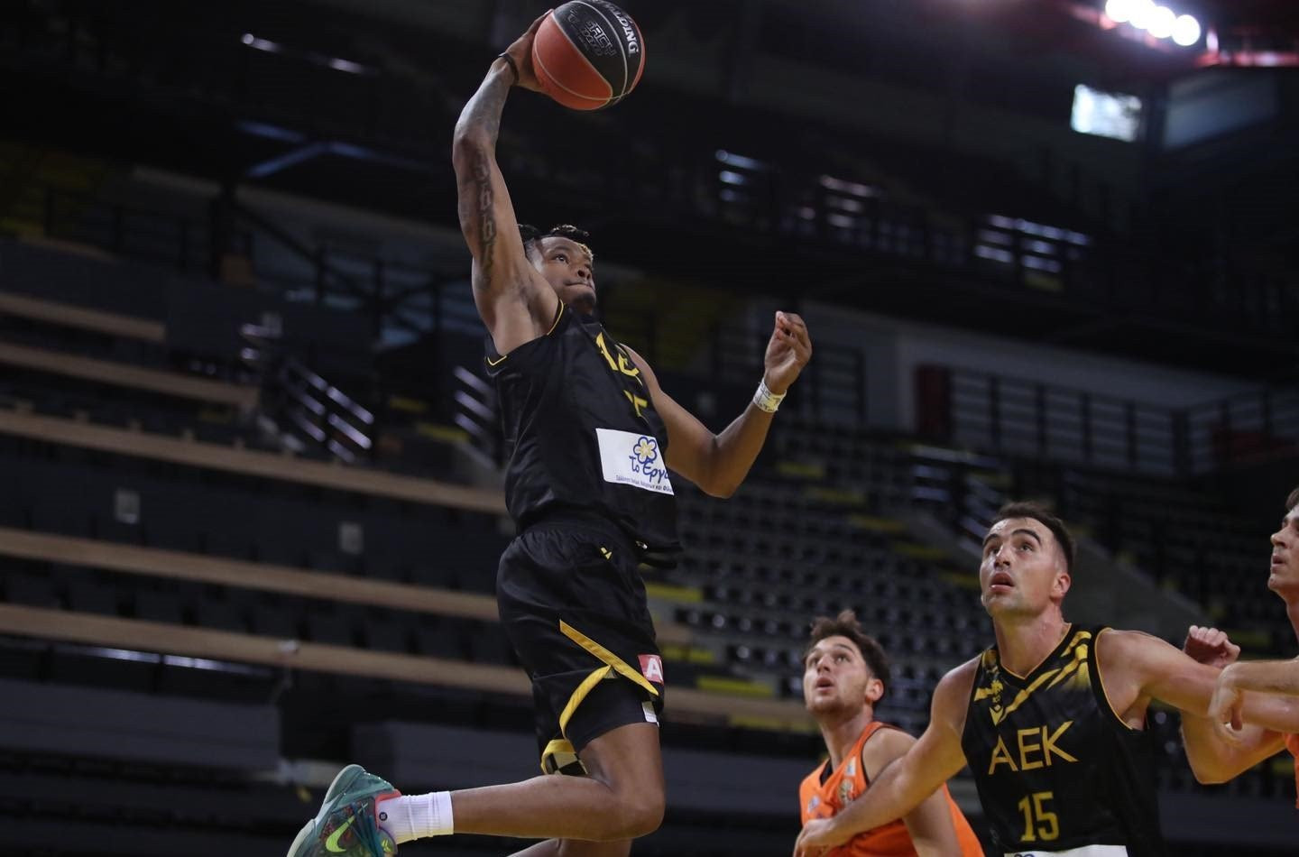 Η παρουσία της Φενέρμπαχτσε στη Sunel Arena δείχνει ποιο είναι το brand name της ΑΕΚ