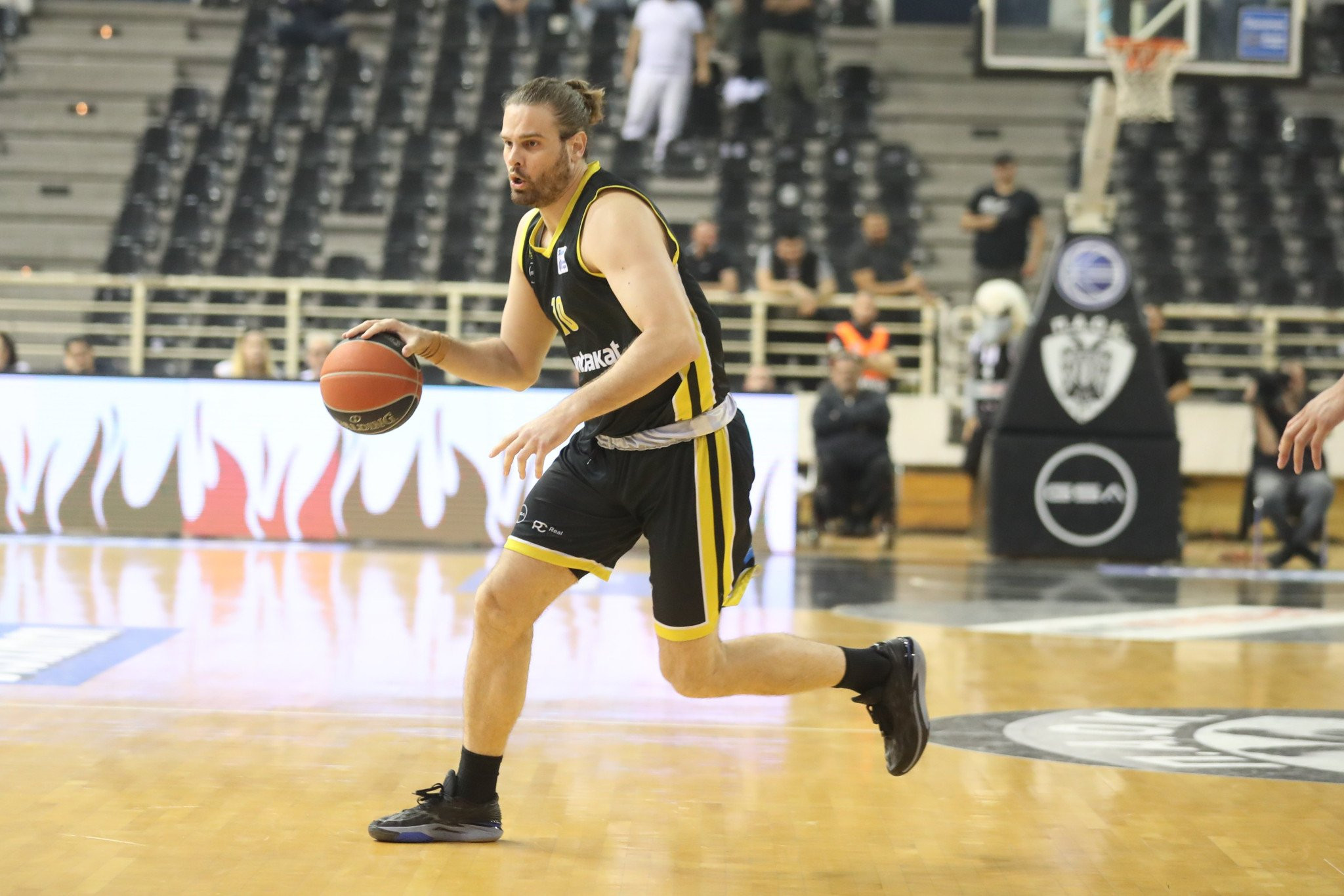 Ο Χολαργός πάει για τη «βόμβα» με Γιώργο Μπόγρη!