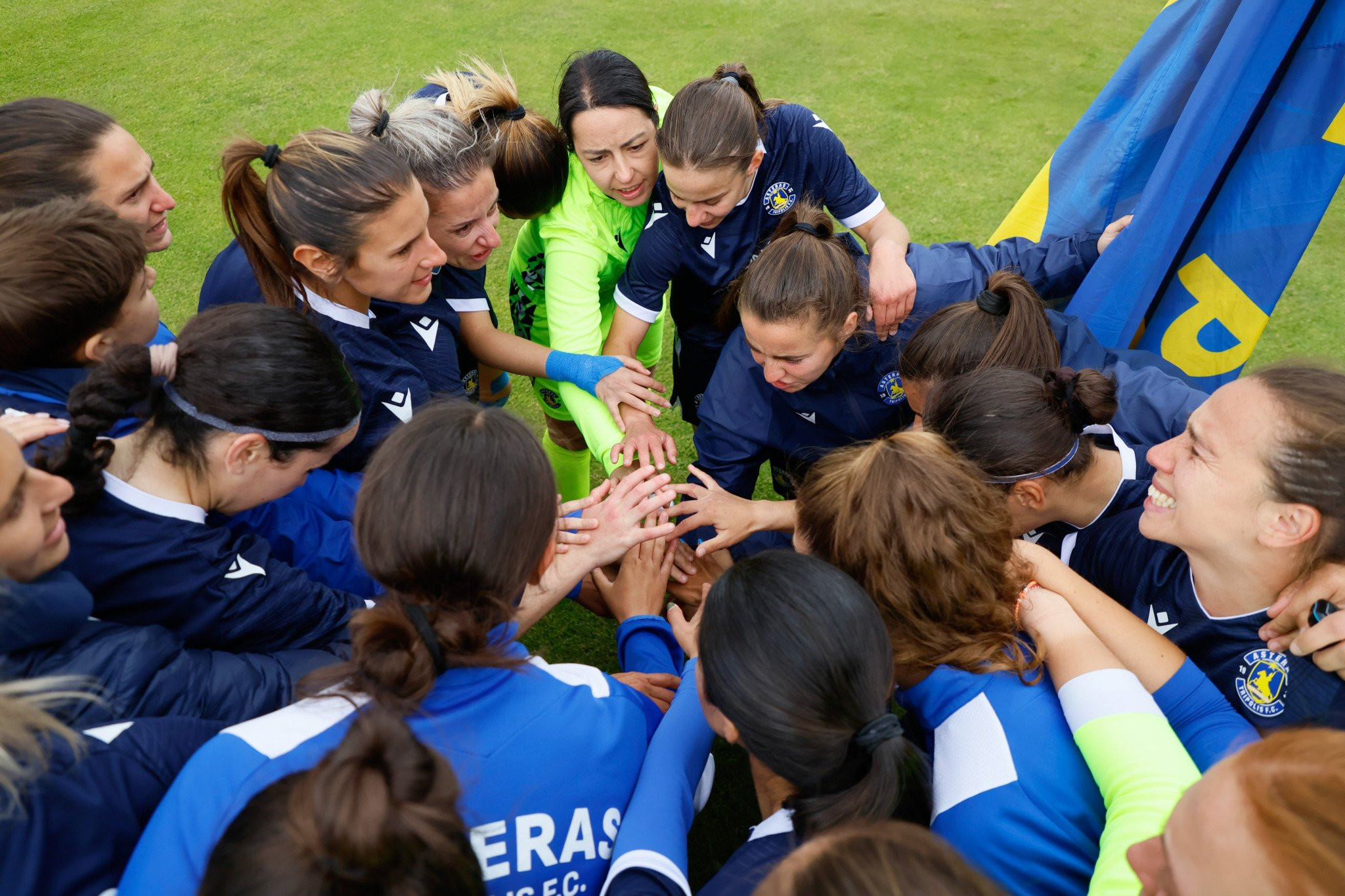 «Όταν δεν βλέπει κανείς»: Ο ΠΣΑΠΠ έκανε το πρώτο ντοκιμαντέρ για το ποδόσφαιρο γυναικών (video)