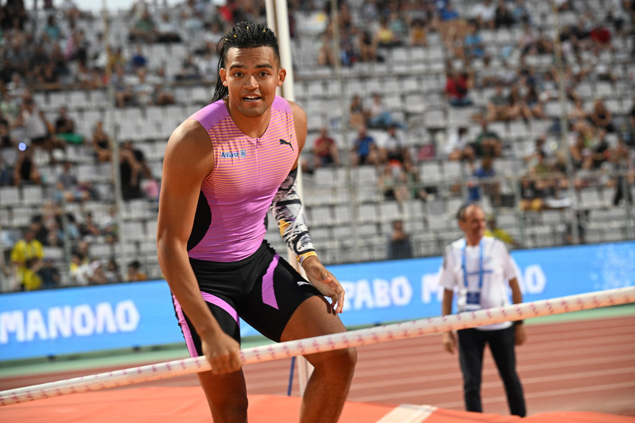 Καραλής στο Athletiko: «Πηδάω με old school κοντάρια, το ίδιο brand με Μπούμπκα και Ντουπλάντις»