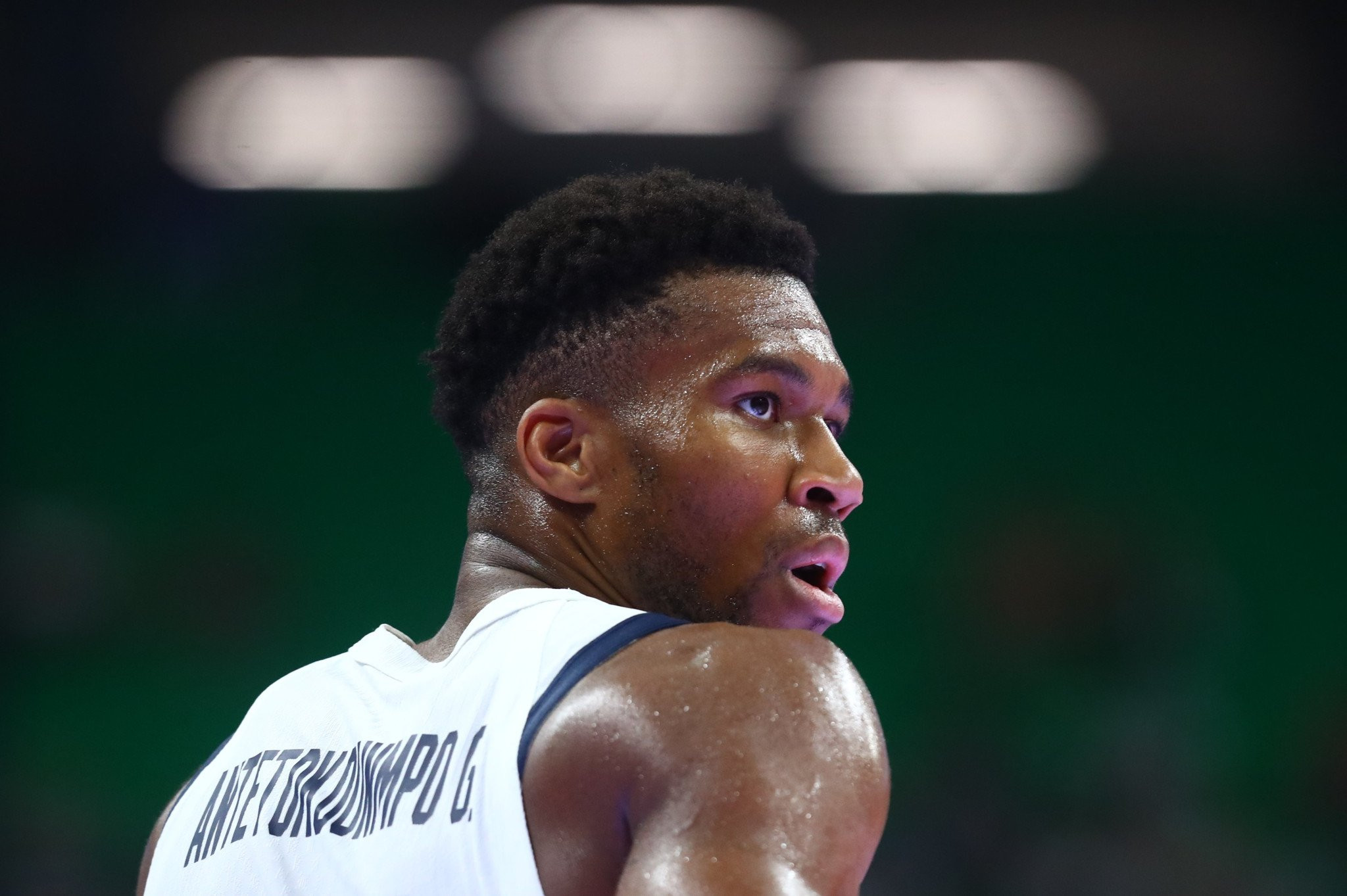 Ο GM των Ρόκετς διέψευσε τα σενάρια περί ανταλλαγής του Αντετοκούνμπο