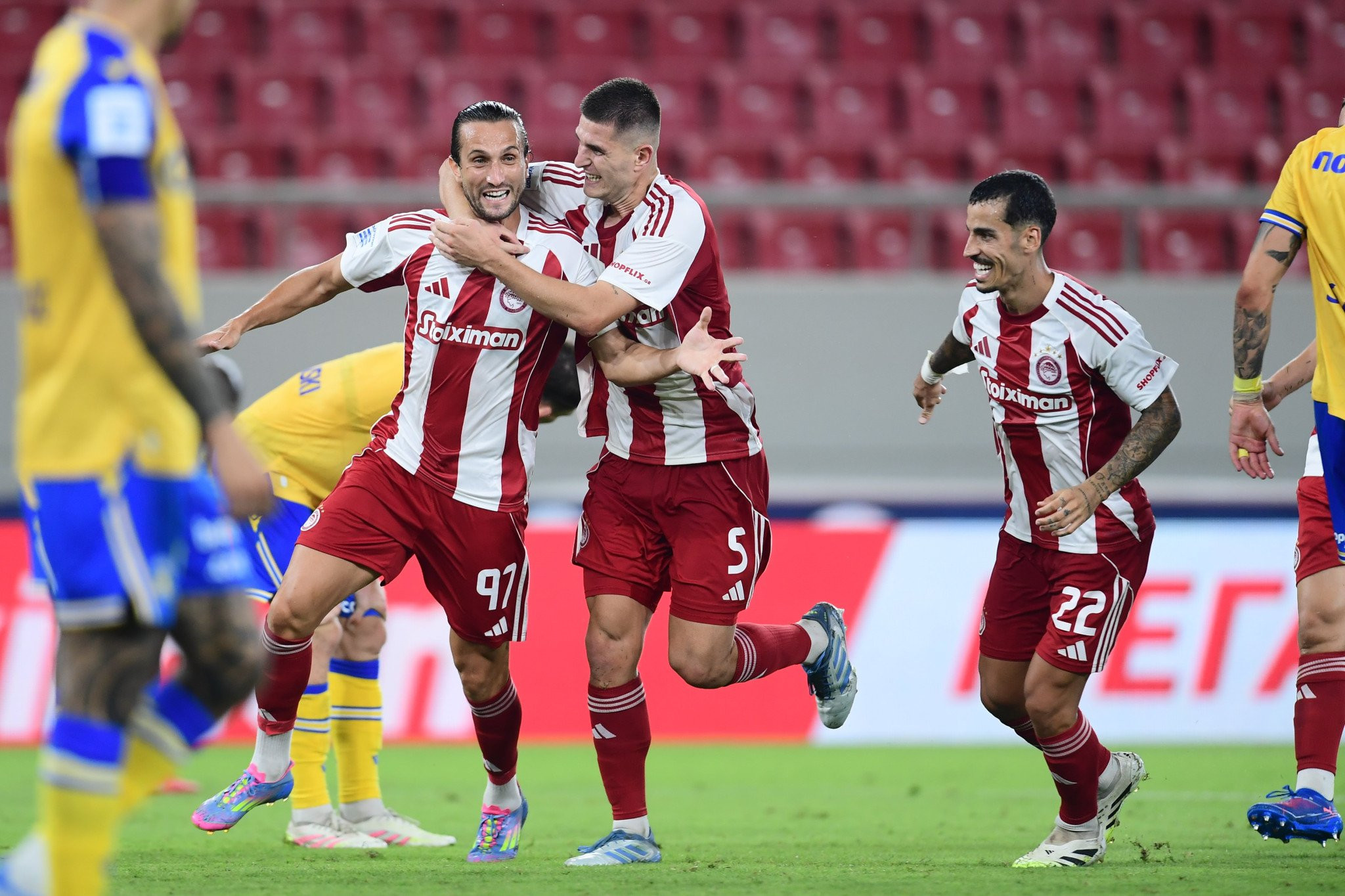 Γιαζίτζι στους φίλους του Ολυμπιακού: «Μου φερθήκατε πολύ καλά και ήθελα να σας κάνω χαρούμενους»