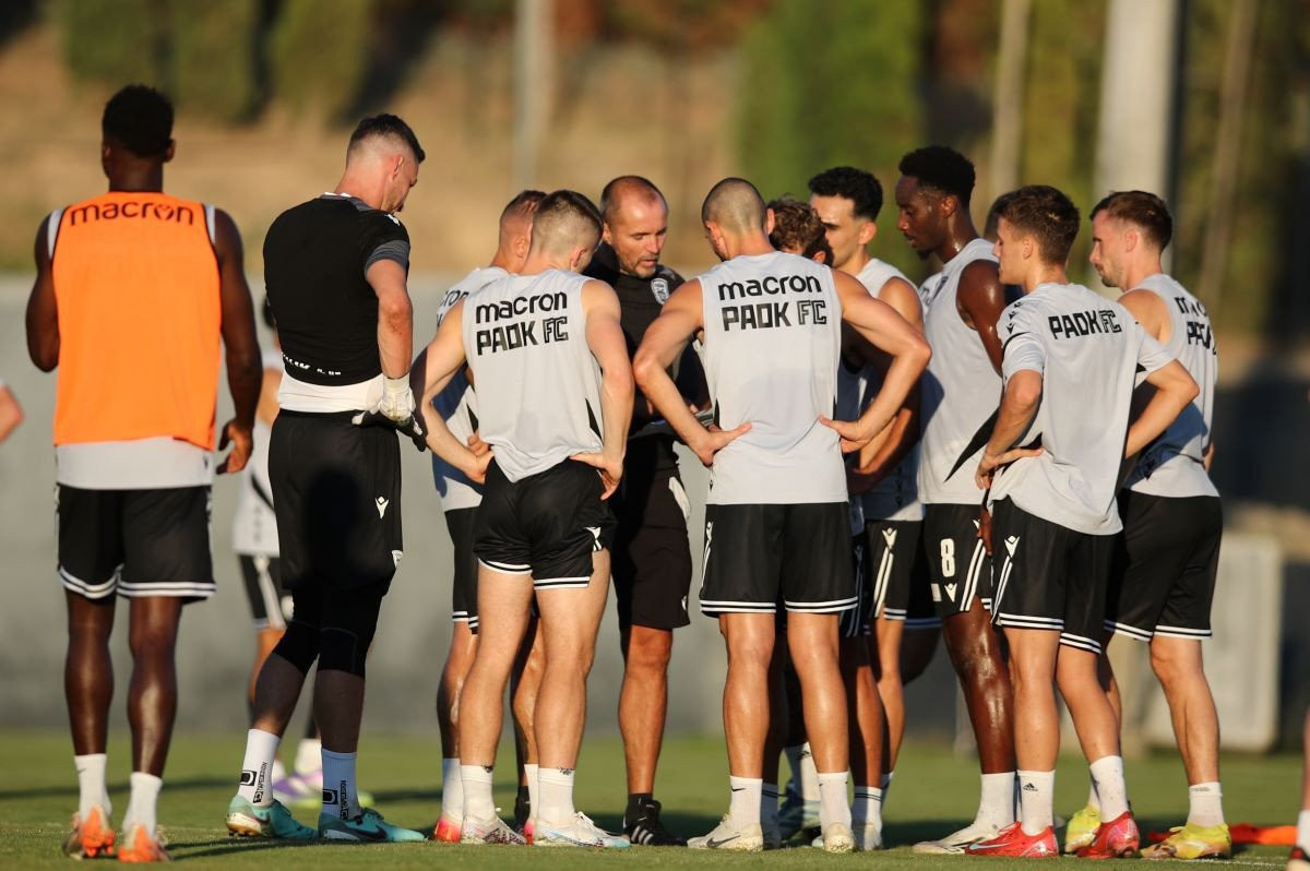 Οπαδοί του ΠΑΟΚ βρέθηκαν στην προπόνηση και ζήτησαν πρόκριση επί της Ριέκα