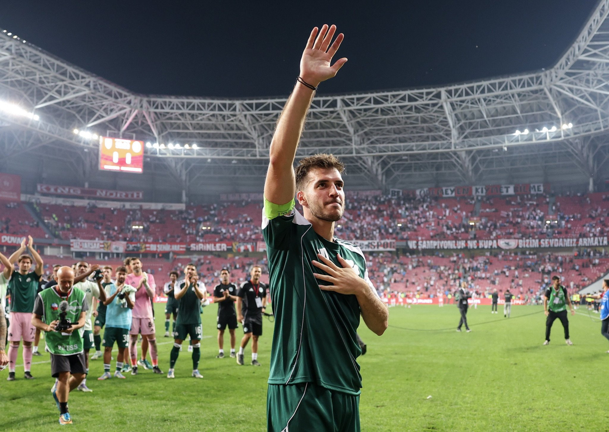 Το αντίο του Φώτη: Η συγκλονιστική φωτογραφία του αρχηγού με το «ευχαριστώ» στον κόσμο