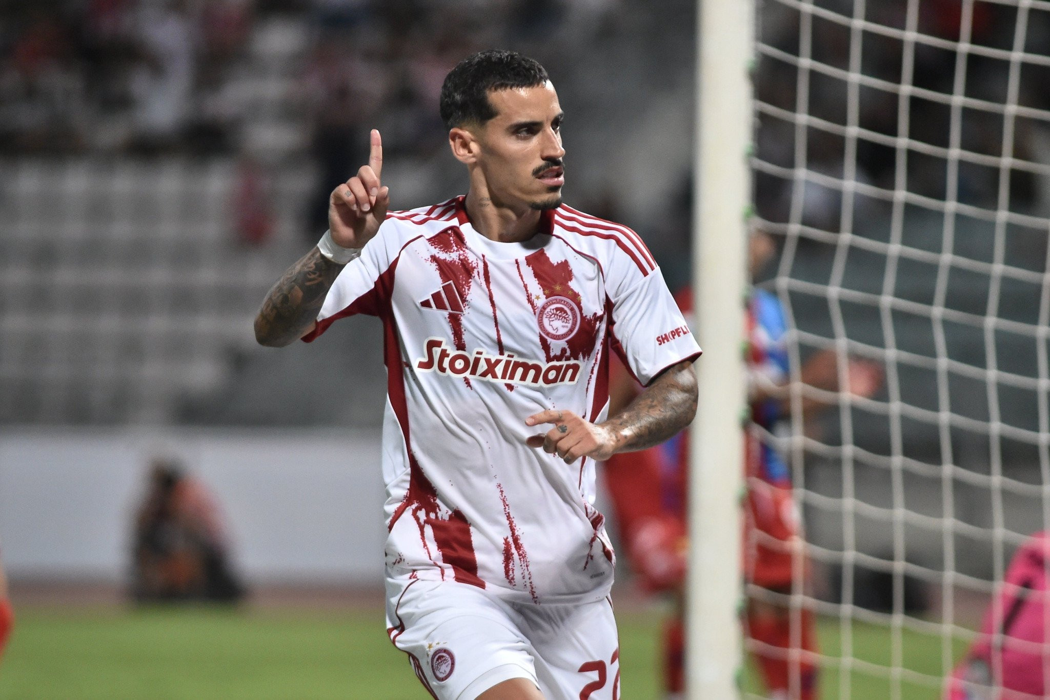 Με «μαγικά» του Τσικίνιο ο Ολυμπιακός πέρασε απ' τον Βόλο και έκανε το 2/2 στη Super League