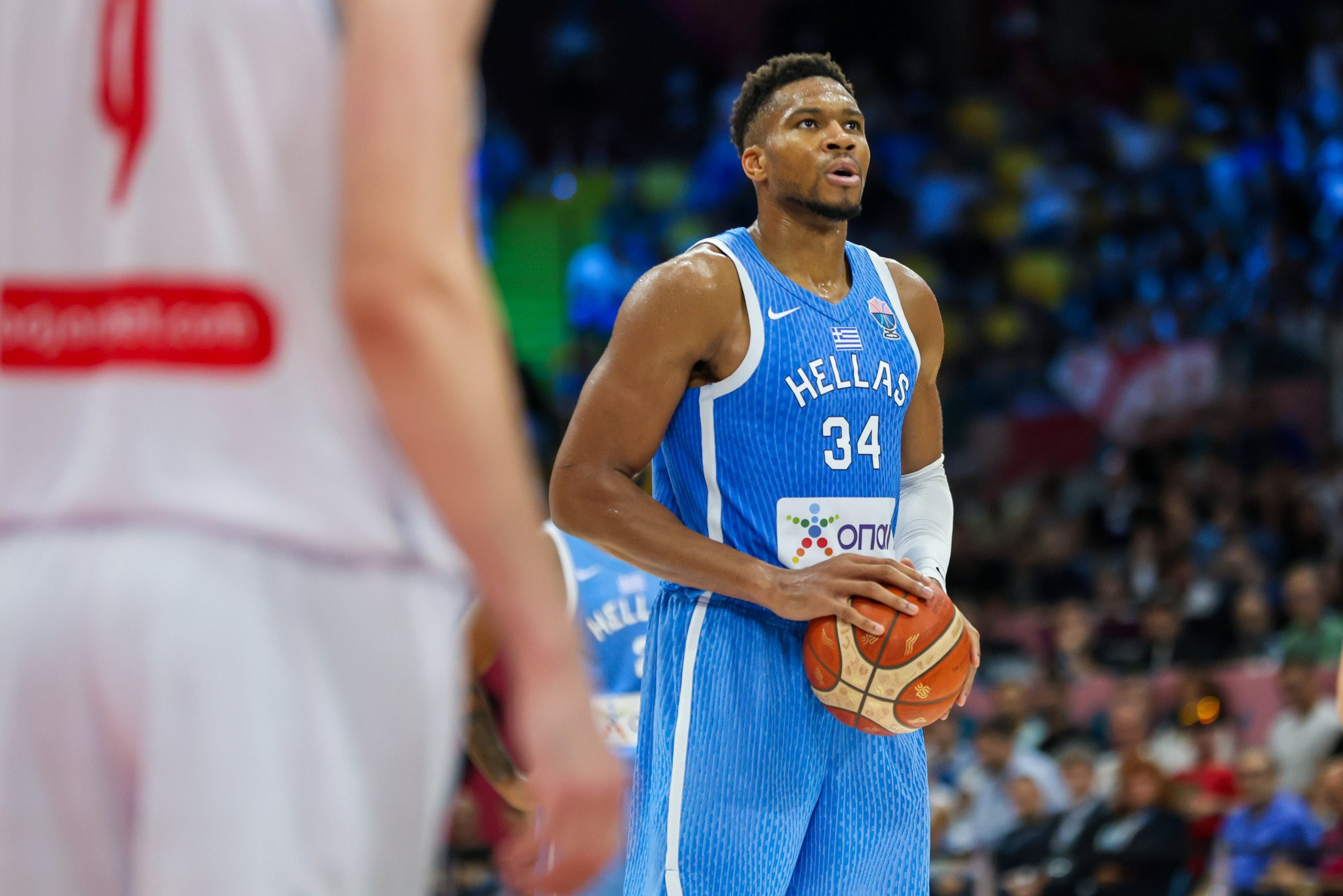 Γιατί ο Γιάννης Αντετοκούνμπο εκτελεί πιο γρήγορα βολές στο Eurobasket απ’ ότι στο NBA