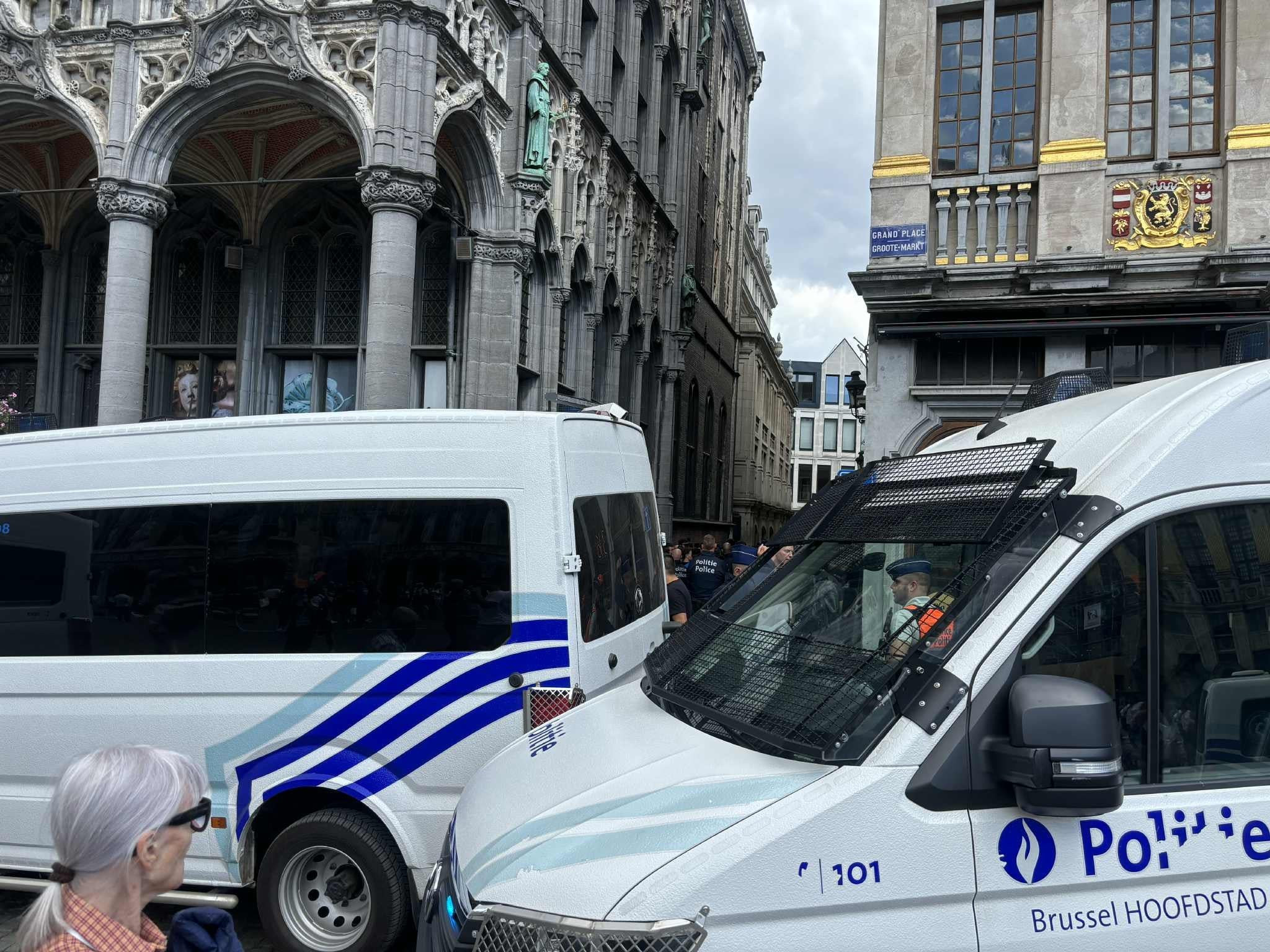 Επίθεση της Αστυνομίας στις Βρυξέλλες σε οπαδούς της ΑΕΚ - Video του Athletiko από το σημείο