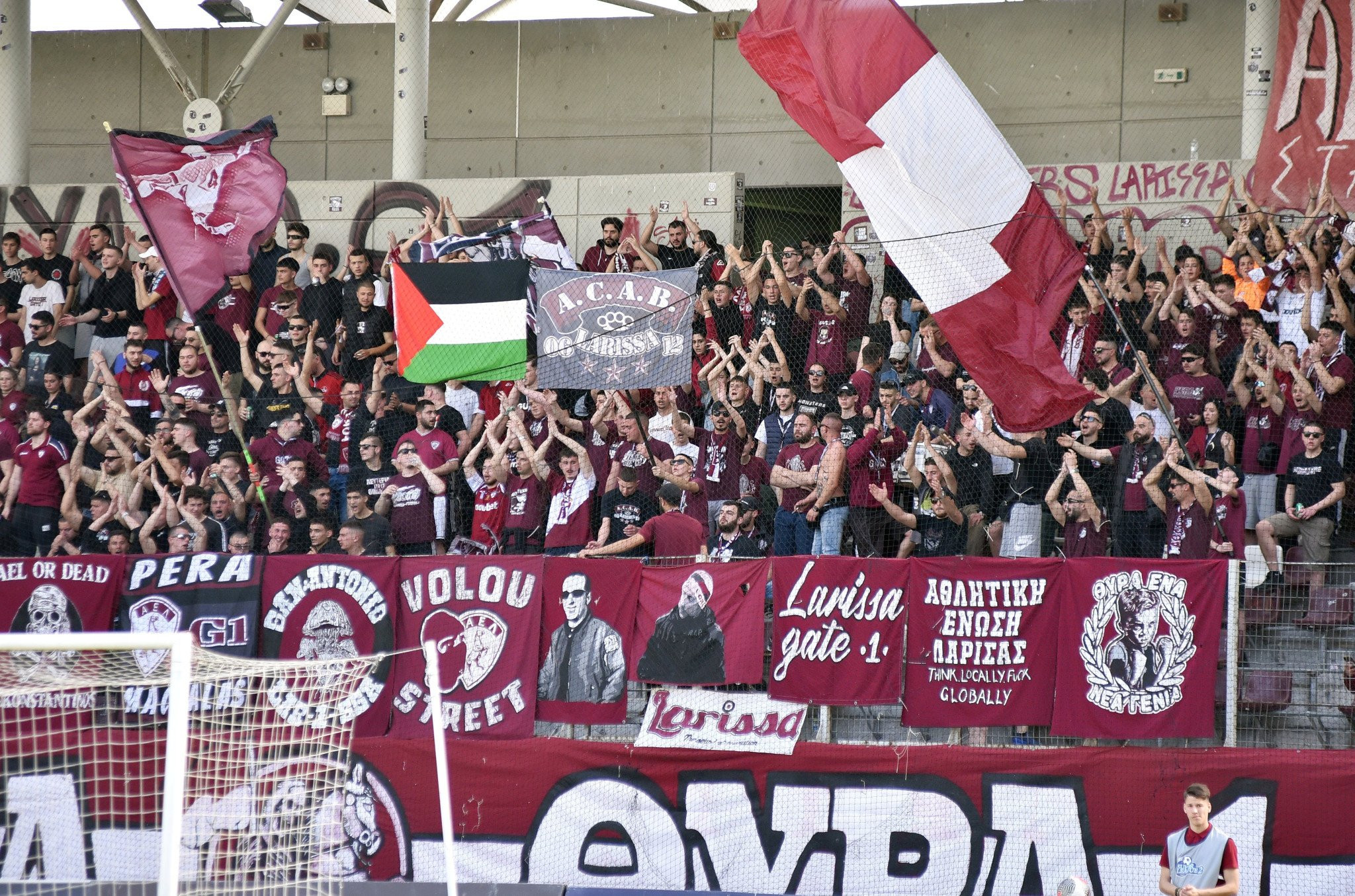 Η αποστολή της ΑΕΛ γνώρισε την αποθέωση ενόψει ΠΑΟΚ (video) - Ποιους «έκοψε» ο Πετράκης