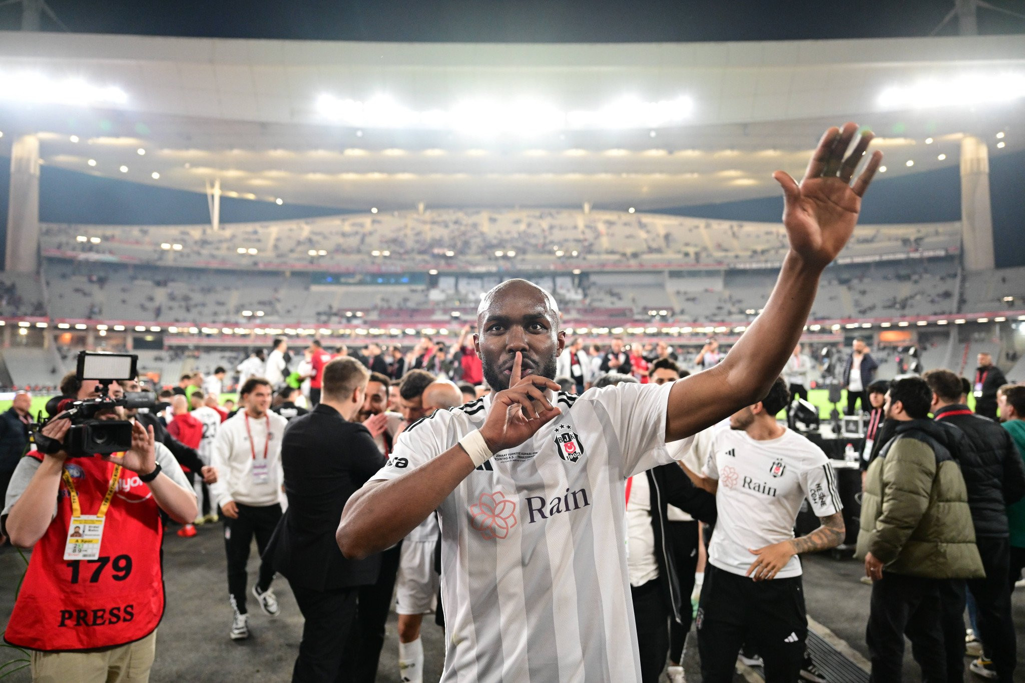 «Η ΑΕΚ ενδιαφέρεται για τον Αλί Ελμουσρατί της Μπεσίκτας», διαψεύδει η Ένωση