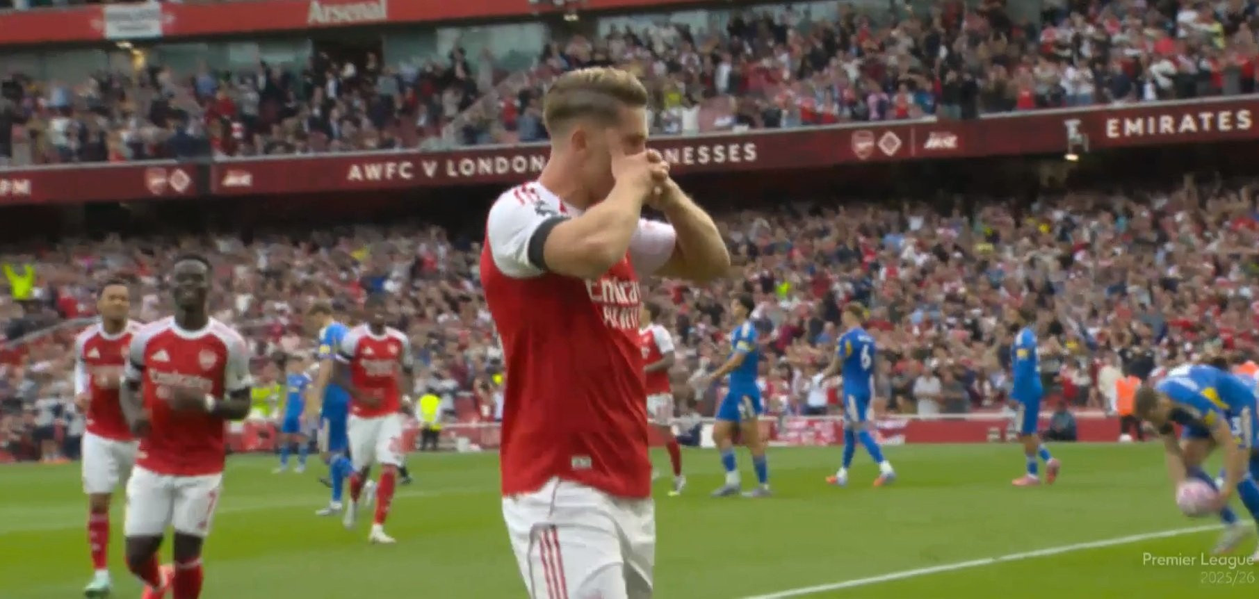 O Γιόκερες φόρεσε τη μάσκα του, η Άρσεναλ καθάρισε τη Λιντς