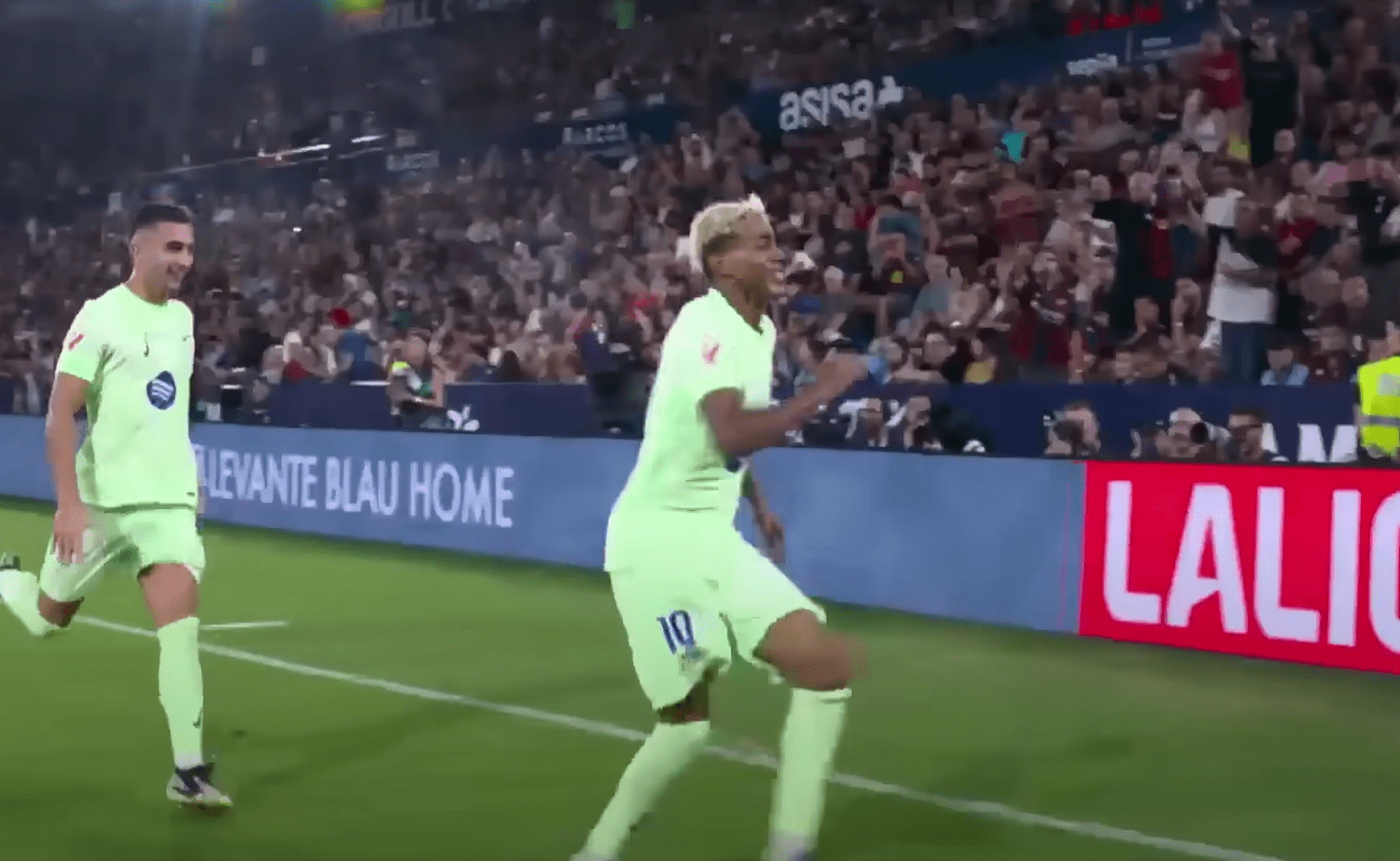 Το αυτογκόλ που έδωσε τη νίκη στη Μπαρτσελόνα στις καθυστερήσεις (video)