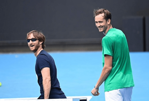 Ψάχνει άμεσα προπονητή ο Μεντβέντεφ