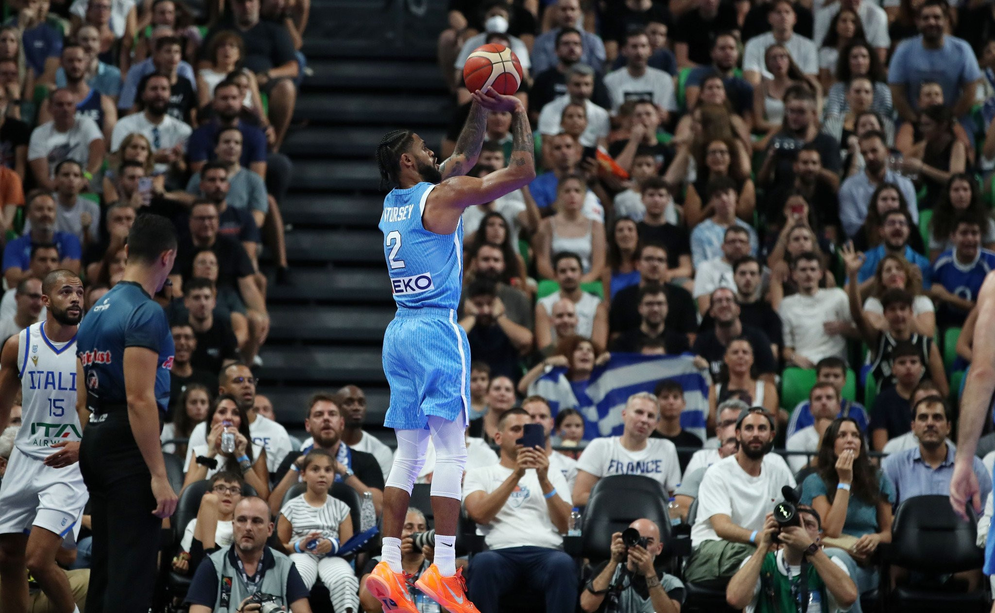 Ο Ντόρσεϊ έστειλε σε «πτήση» τον Τόμπσον και ευστόχησε από τα 6.75 (video)