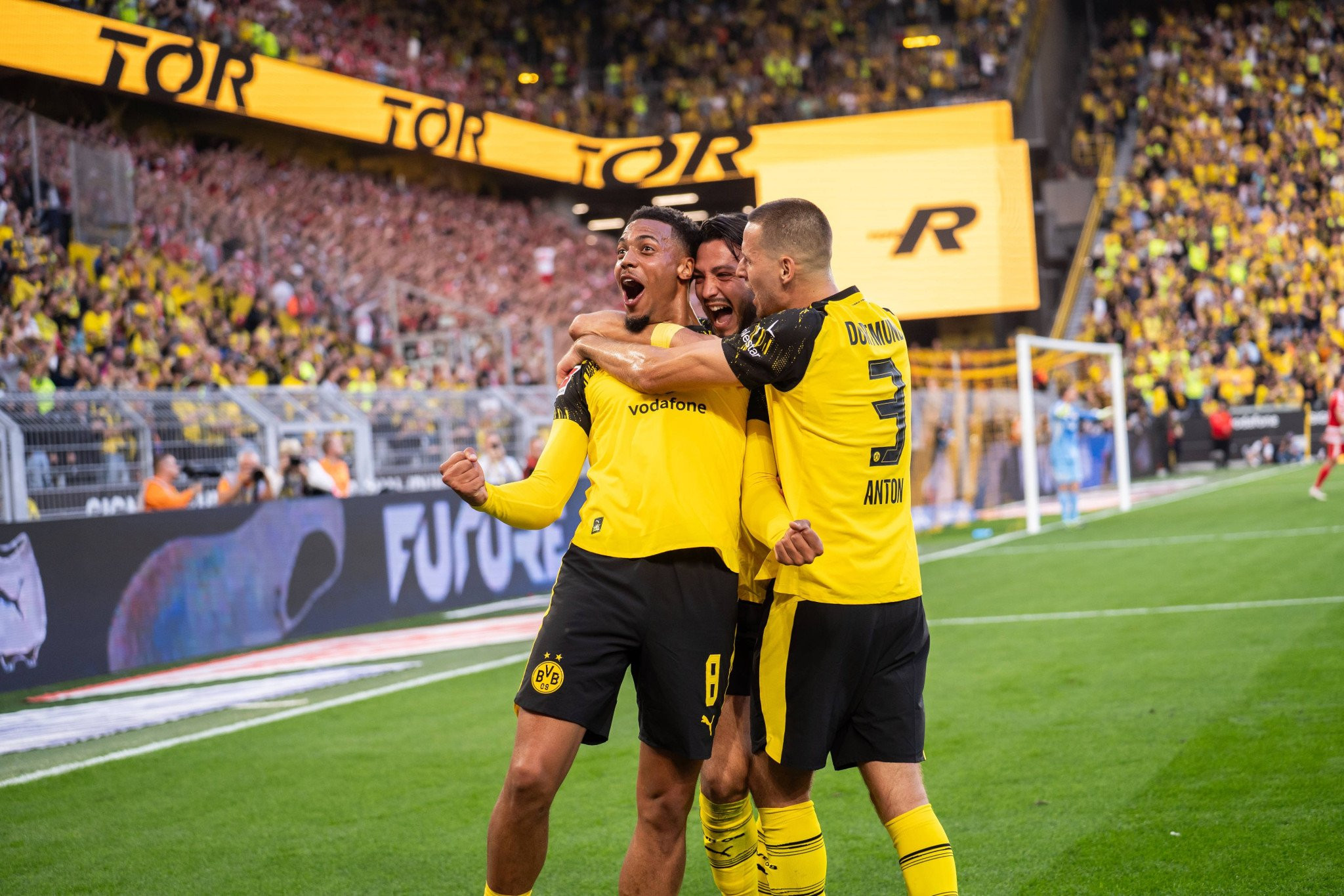 Σημαντικό τρίποντο για τη Ντόρτμουντ στα γενέθλιά της κόντρα στην Γκλάντμπαχ