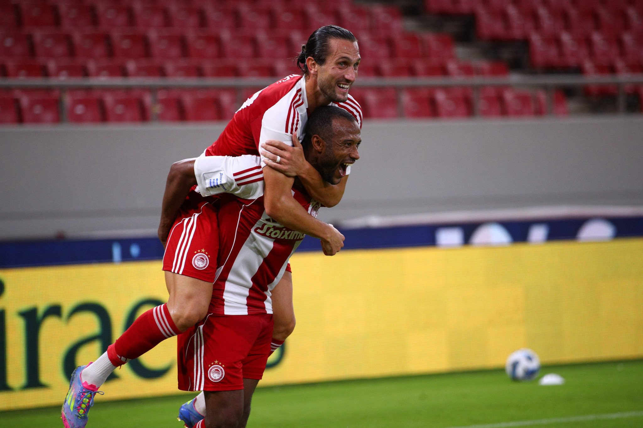 Γιατί ο Ολυμπιακός θα παίξει στις 17:30 με την Καϊράτ στο Champions League