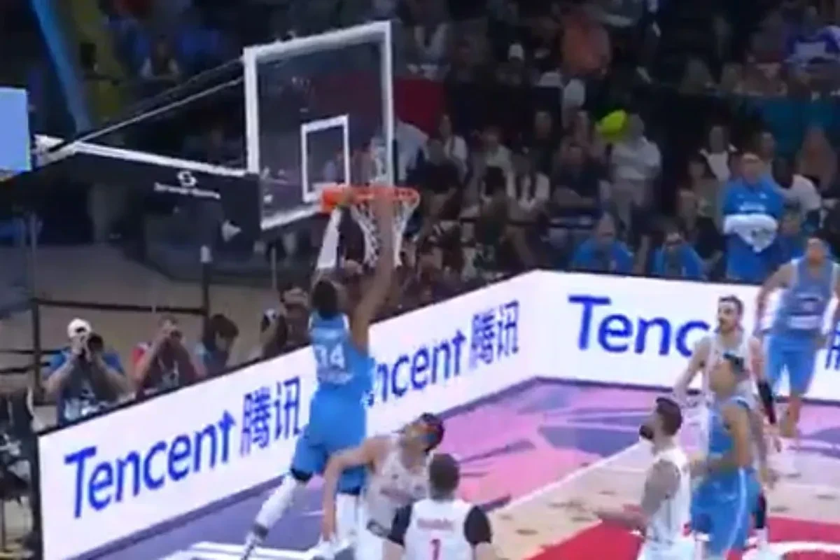 Ο Σλούκας πάσαρε, ο Γιάννης κάρφωσε (video)