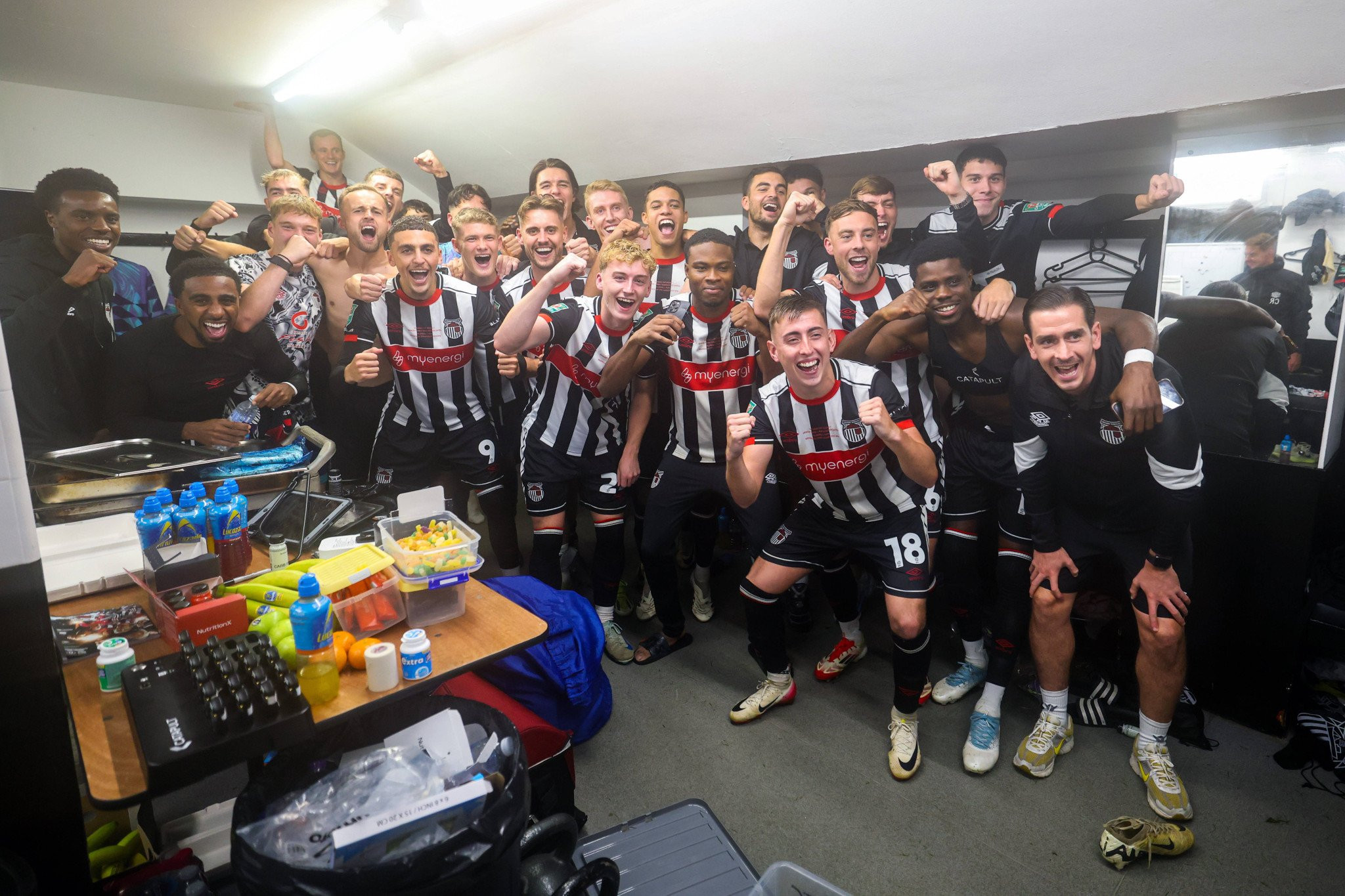 Τα λεφτά δεν φέρνουν τις προκρίσεις: Η ασύλληπτη διαφορά στους μισθούς της Γκρίμσπι και της Γιουνάιτεντ