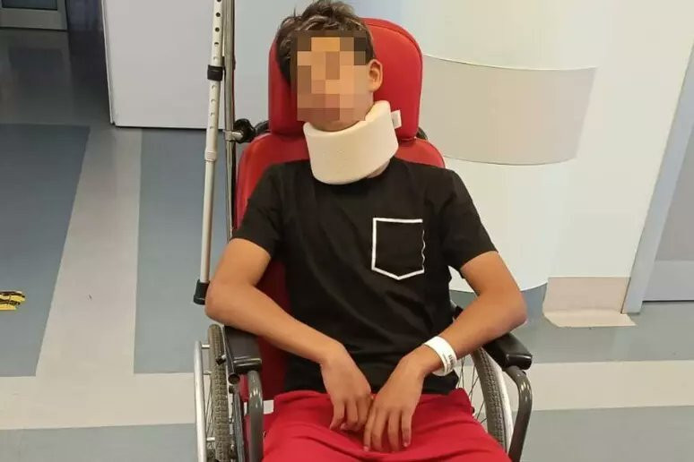 Σοβαρά επεισόδια σε παιδικό αγώνα: Πατέρας επιτέθηκε σε 13χρονο και του έσπασε το πόδι!