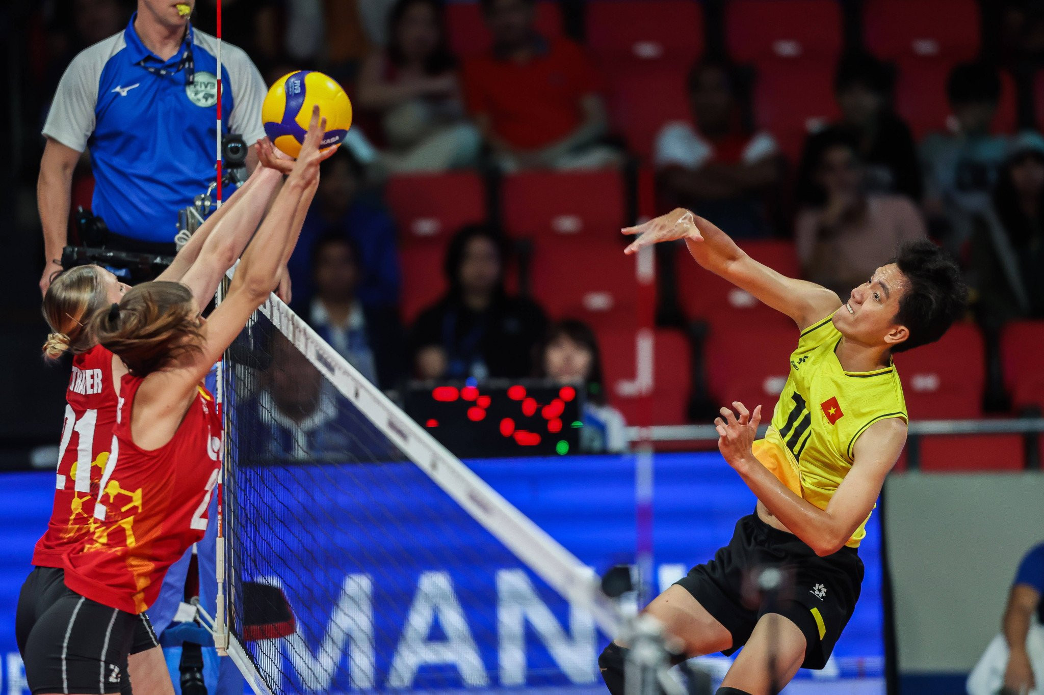 Σάλος στο βόλεϊ γυναικών: Η αρχηγός του Βιετνάμ αποσύρεται εν μέσω κατηγοριών για το φύλο της