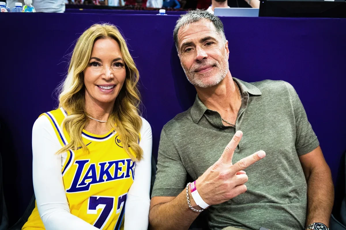 Η ιδιοκτήτρια των Λέικερς για την ανταλλαγή Ντόντσιτς: «Δεν έχω δει πιο στεναχωρημένο παίκτη να έρχεται στο Λ.Α.»