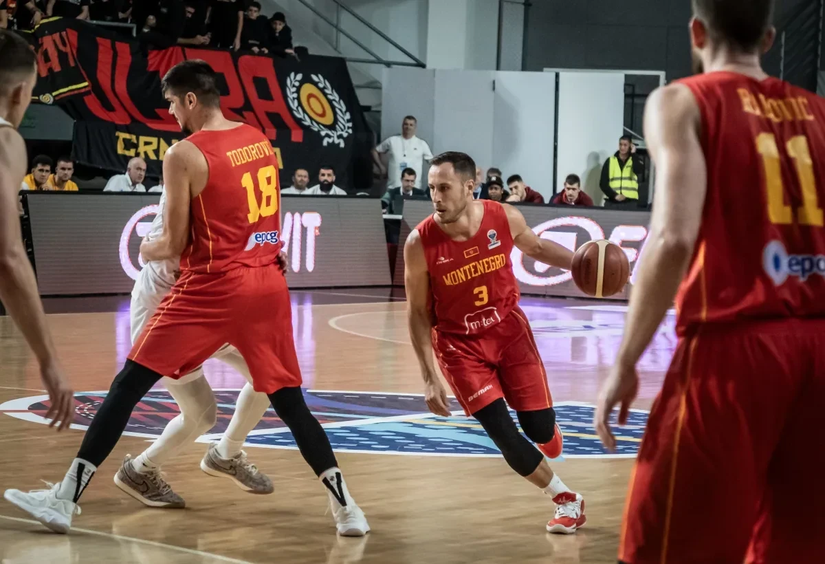 Ο Μιχαΐλοβιτς χάνει την πρεμιέρα του Μαυροβουνίου με τη Γερμανία γιατί... πάτησε αχινό!