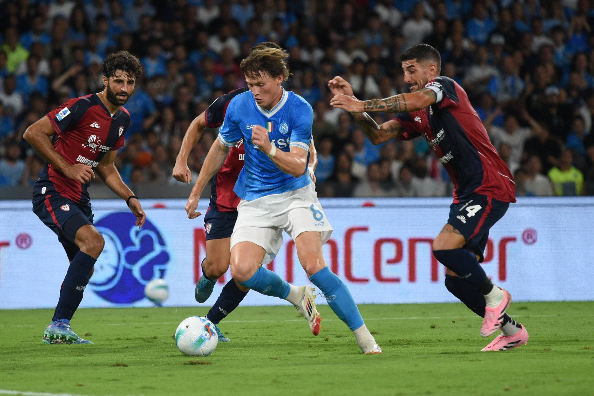 Λύτρωση στο φινάλε για τη Νάπολι κόντρα στην Κάλιαρι - Εκτός έδρας τρίποντο για τη Ρόμα