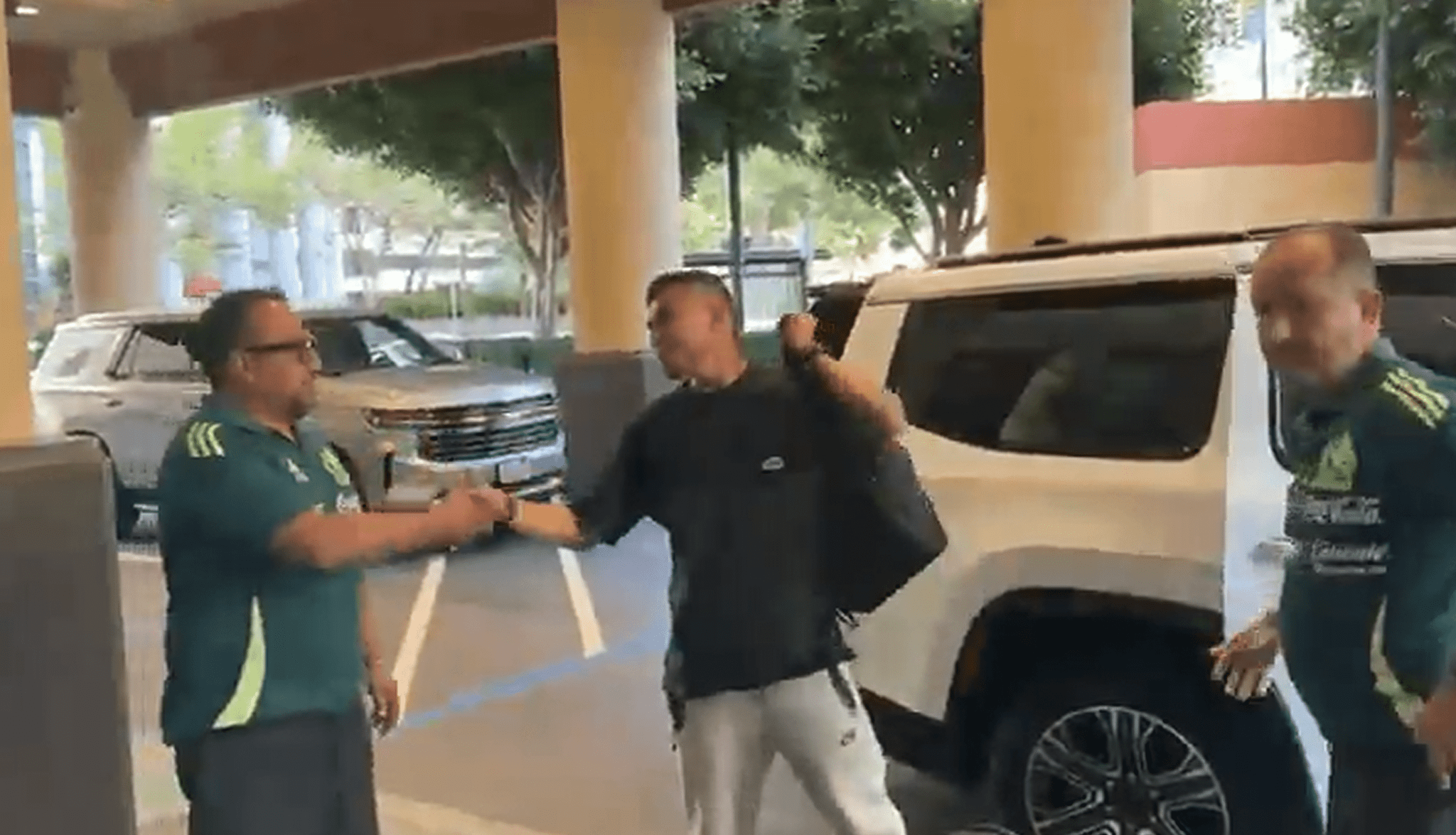 Με καθυστέρηση ο Πινέδα στην αποστολή του Μεξικού –Εκλεψαν φορτηγάκι με προπονητικό υλικό (video)