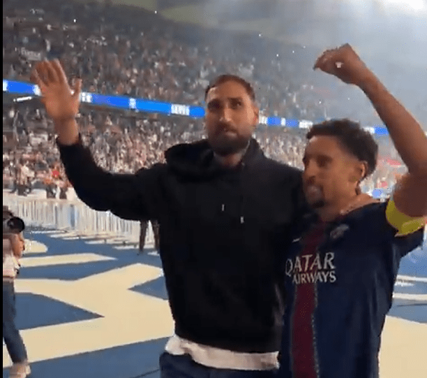 Ο Ντοναρούμα αποθεώθηκε από τους φίλους της Παρί αποχαιρετώντας το «Παρκ ντε Πρενς» (video)