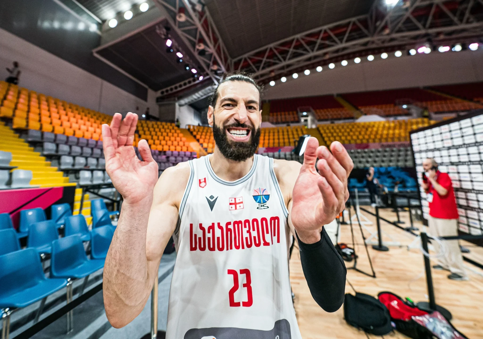 «Είναι πραγματικός αρχηγός, η καρδιά και η ψυχή μας»: Ο Μπιτάτζε... υποκλίνεται στον Σενγκέλια