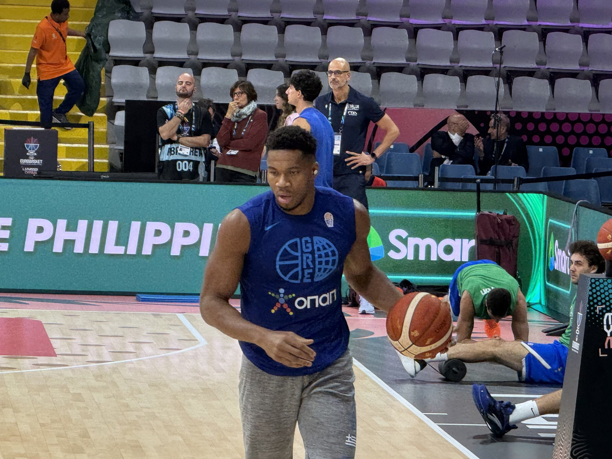 Έτοιμος ο Γιάννης: Το ζέσταμα του Greek Freak πριν από το ματς με την Ιταλία