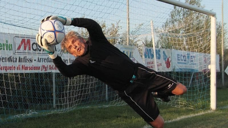 Θρύλος της Serie A ετών 82 επιστρέφει στη δράση - Το μυστικό του «σεξ και καλό φαγητό» (video)