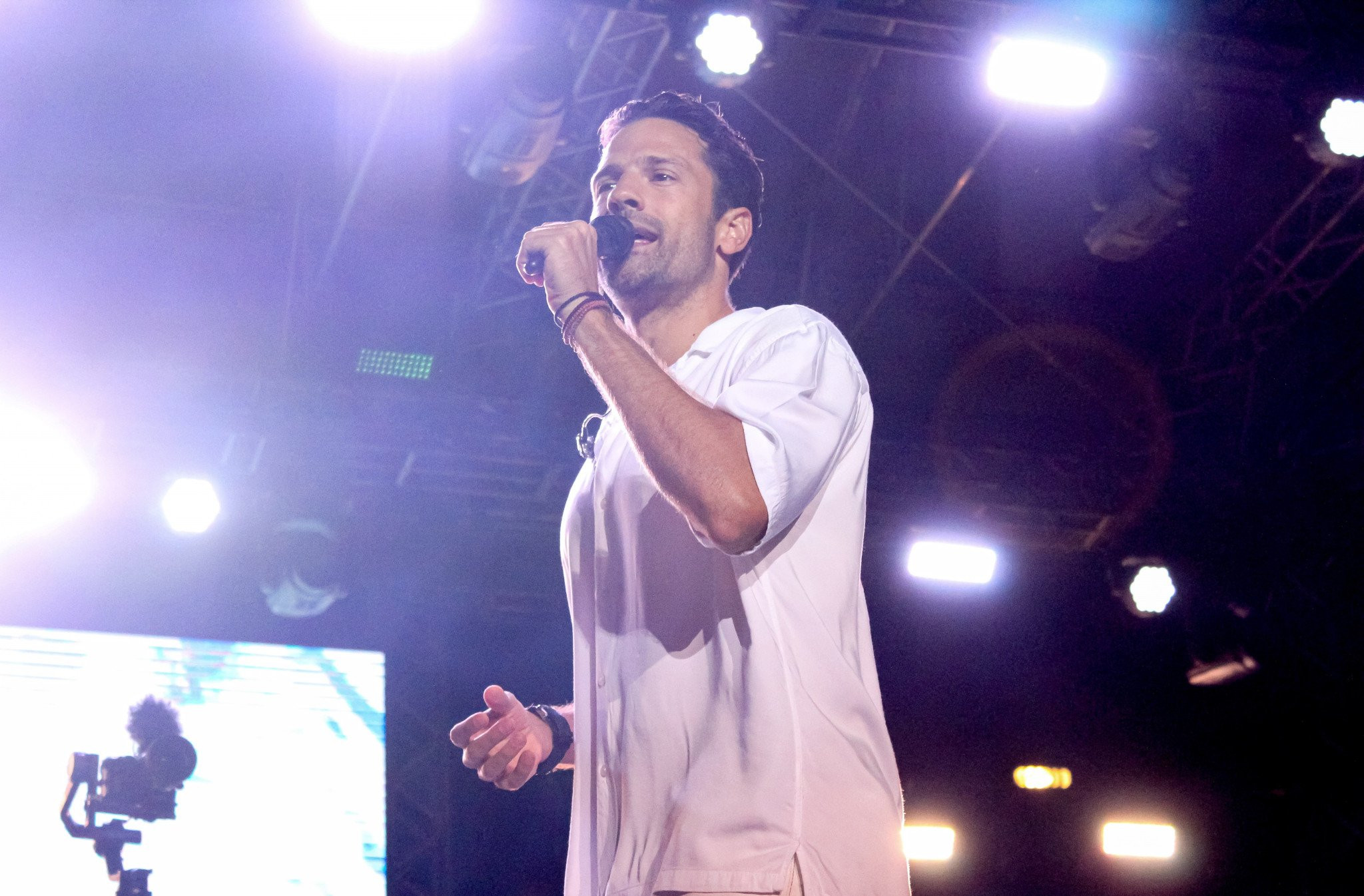 Έκανε... τάιμ άουτ στη συναυλία του ο Αργυρός και είδε με το κοινό το παιχνίδι της Ελλάδας με τη Λιθουανία (video)