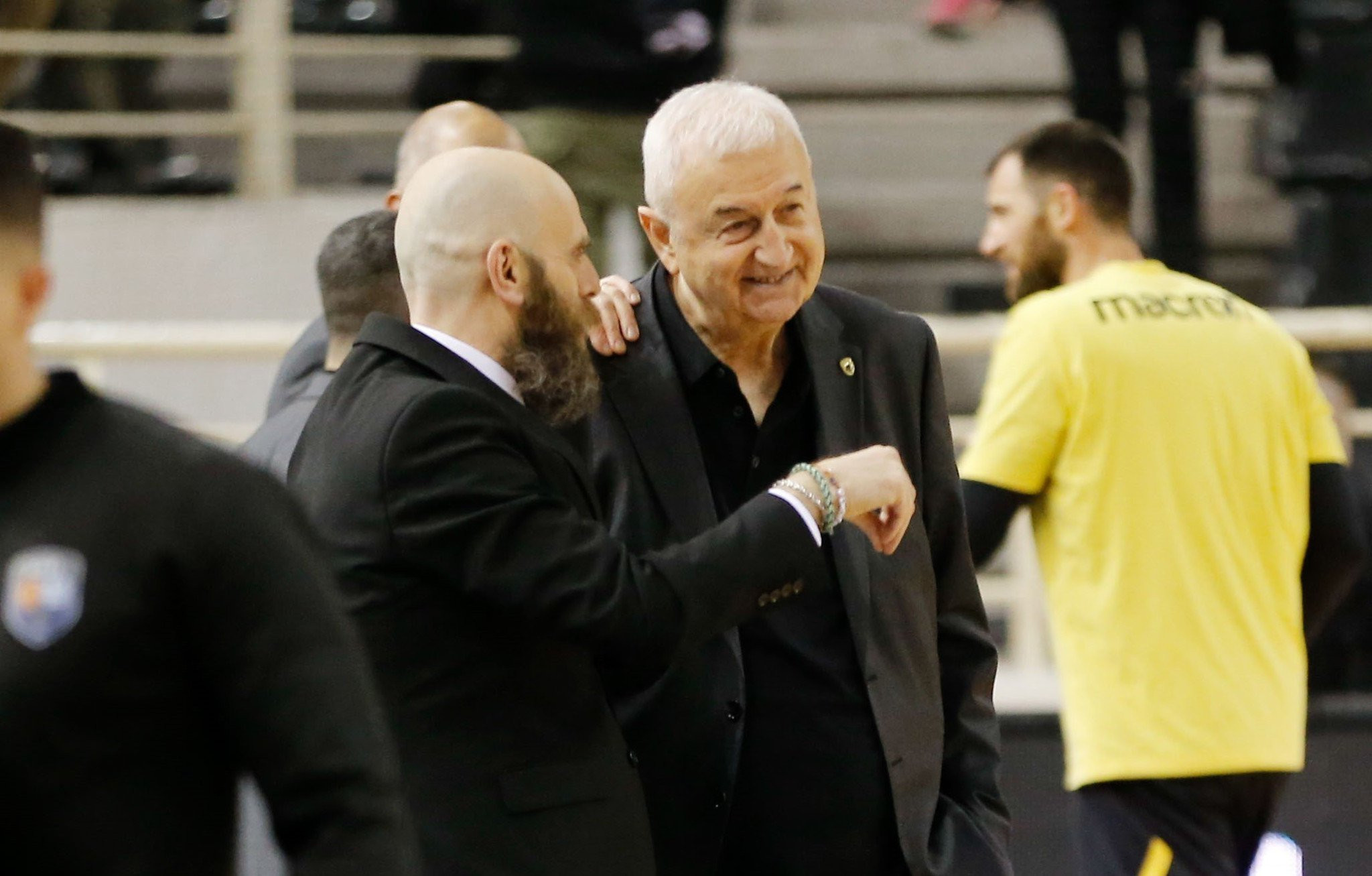 Συνομιλία Σάκοτα - Καντσελιέρι πριν το φιλικό της ΑΕΚ με την Τρέντο