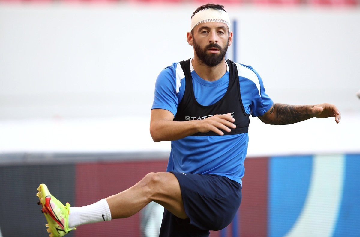 «Έκλεψε» την παράσταση στην προπόνηση της Εθνικής ο Σιώπης με το «μπαταρισμένο» κεφάλι