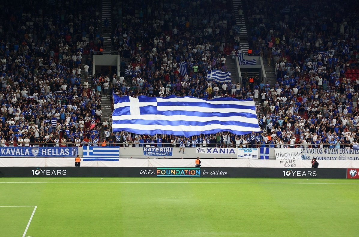 Γαλανόλευκο κύμα: Γέμισε ασφυκτικά το Καραϊσκάκη με 33.000 Έλληνες!