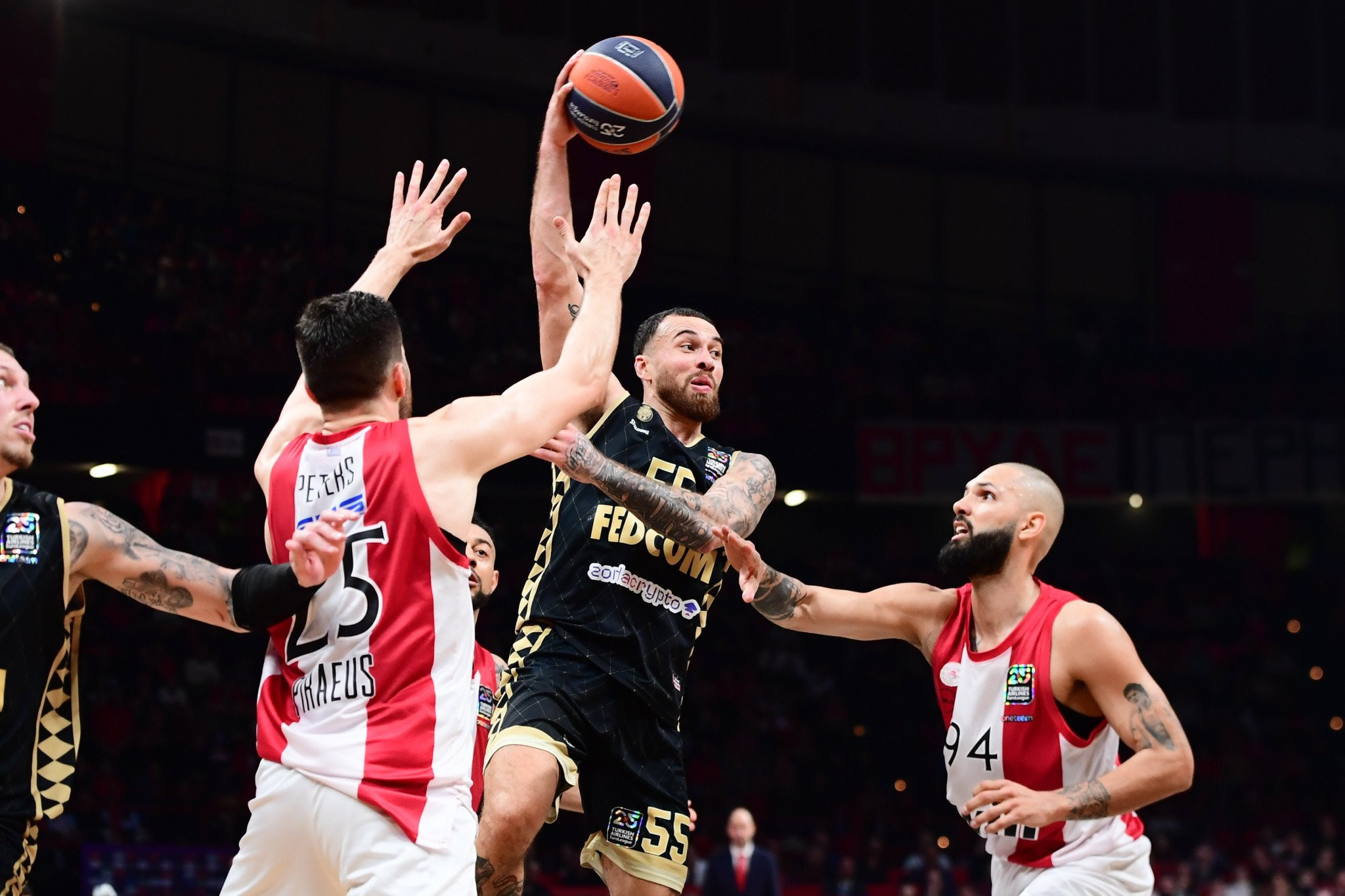 Τέλος το σίριαλ Μάικ Τζέιμς - Παραμένει κανονικά στη Μονακό