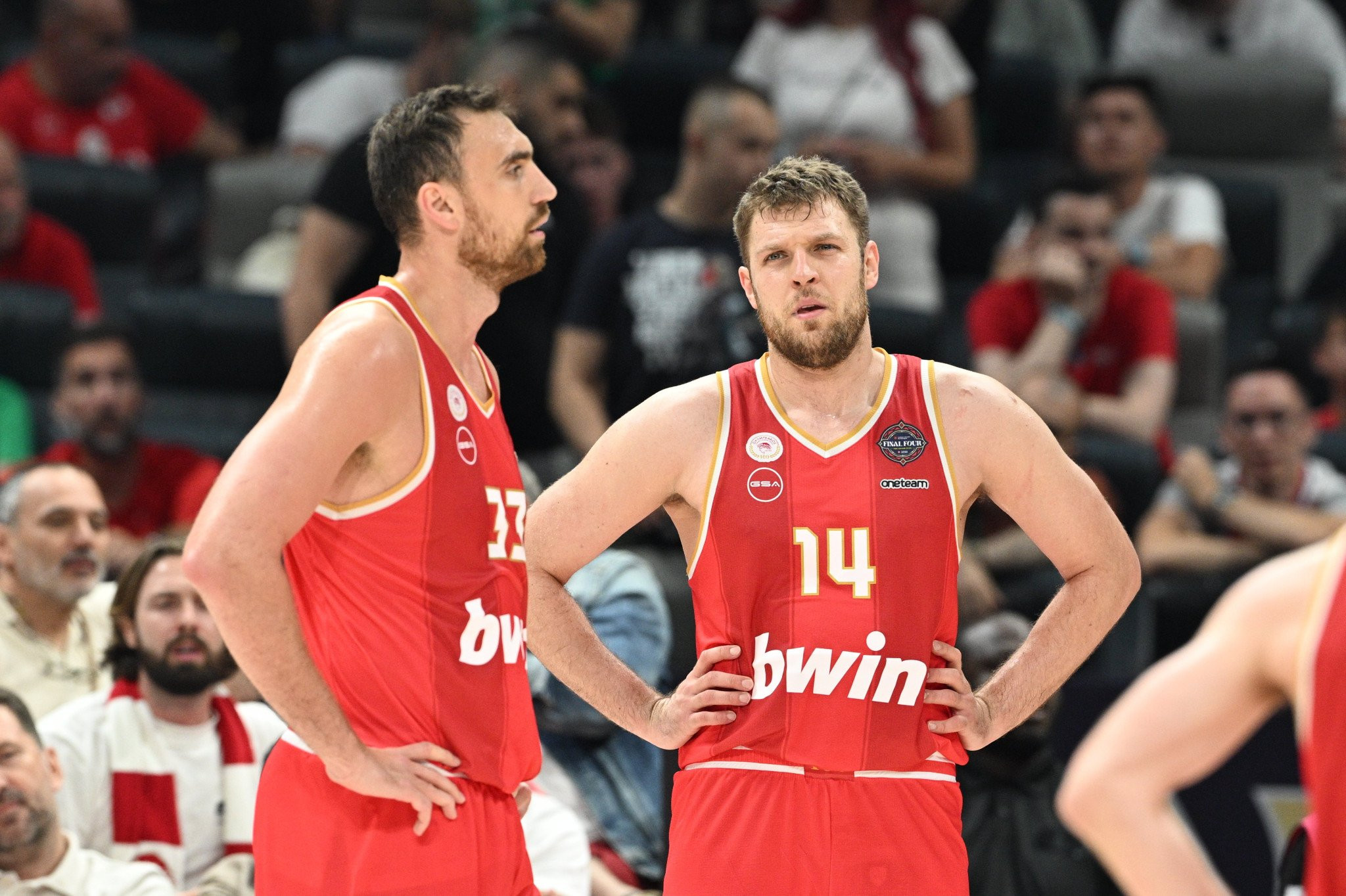 Χωρίς Μιλουτίνοφ και Βεζένκοφ ο Ολυμπιακός στο φιλικό με τη Μονακό