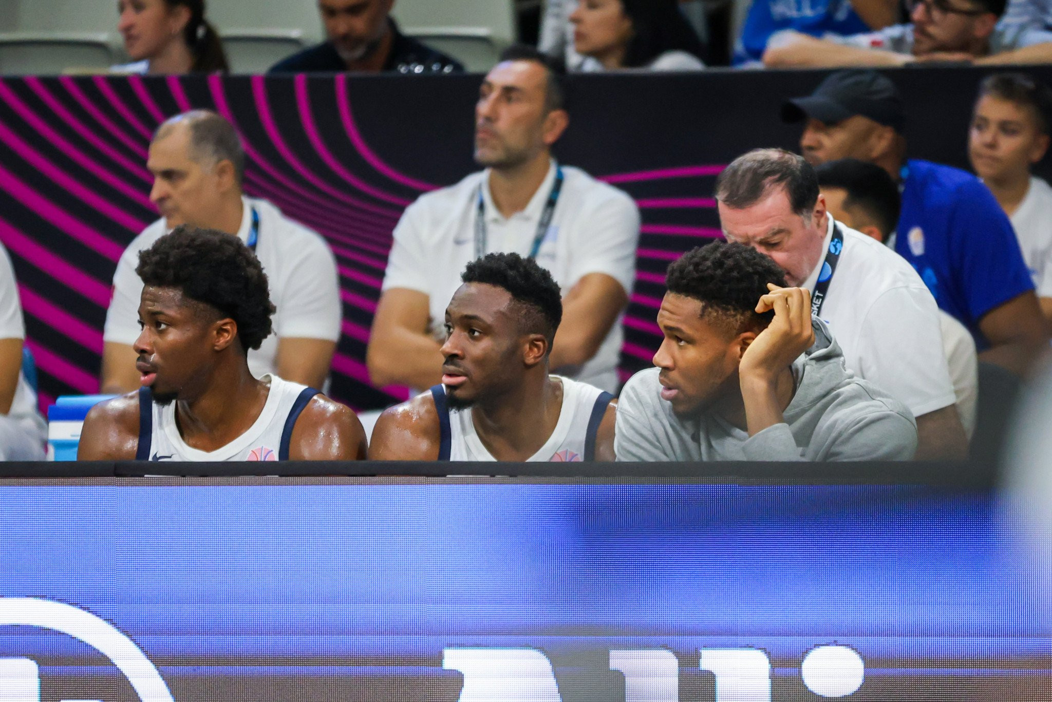 Τα... ιδιαίτερα του προπονητικού τιμ στα αδέρφια Αντετοκούνμπο (video)