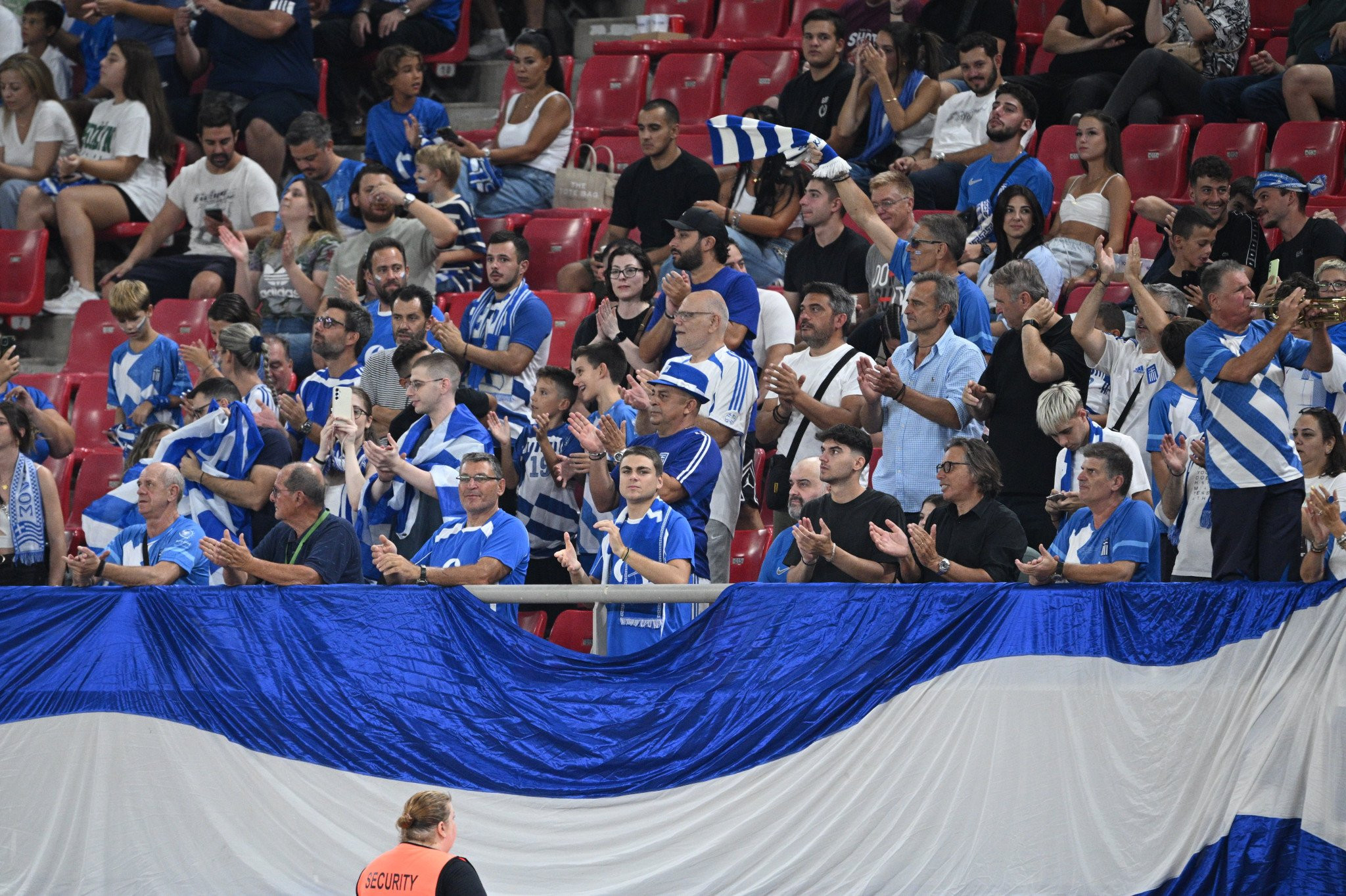 Τρέλα για την Εθνική Ελλάδας - Sold out το αποψινό παιχνίδι με τη Δανία