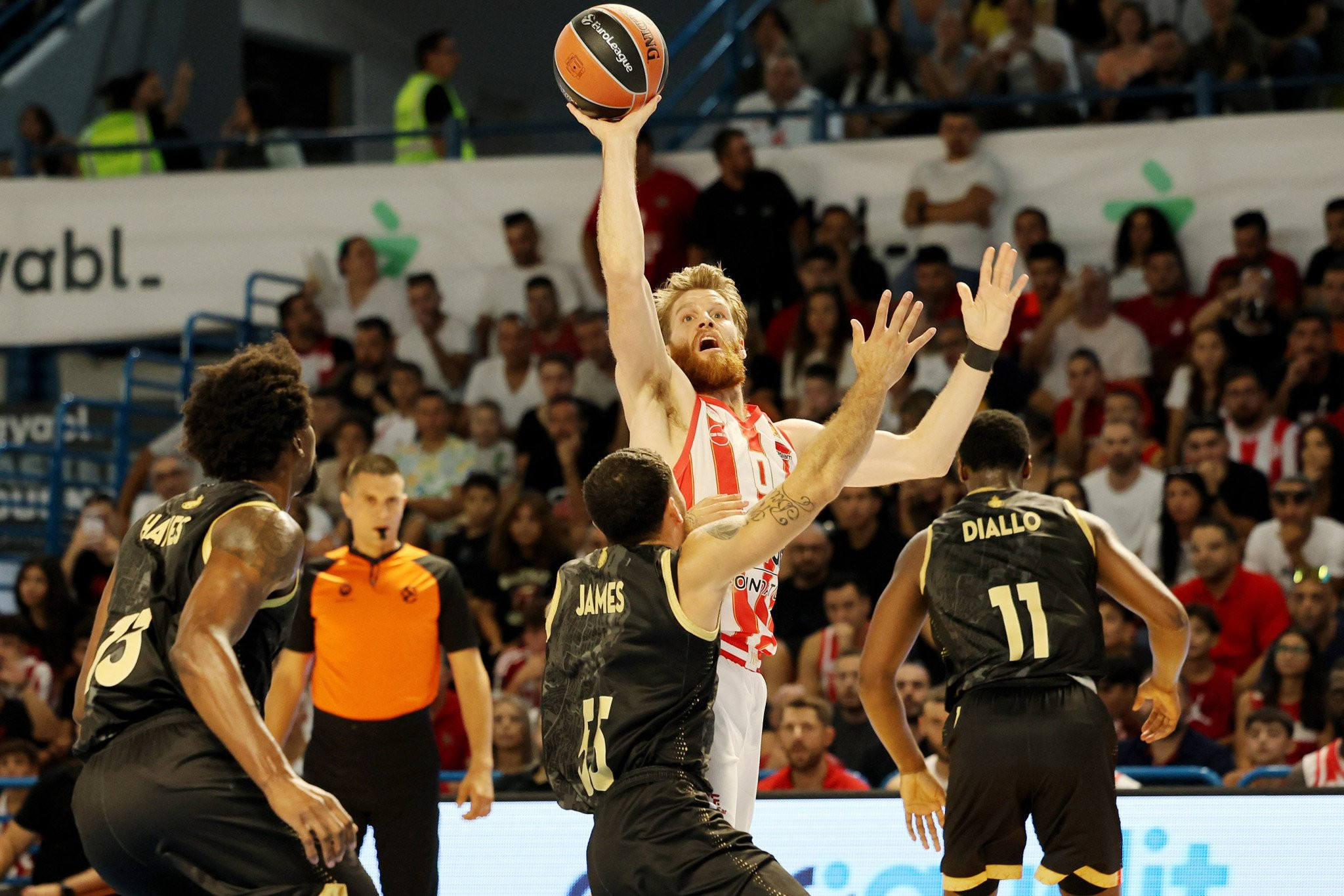 Με clutch Τζέιμς η Μονακό λύγισε τον Ολυμπιακό σε φιλική μάχη στην Κύπρο